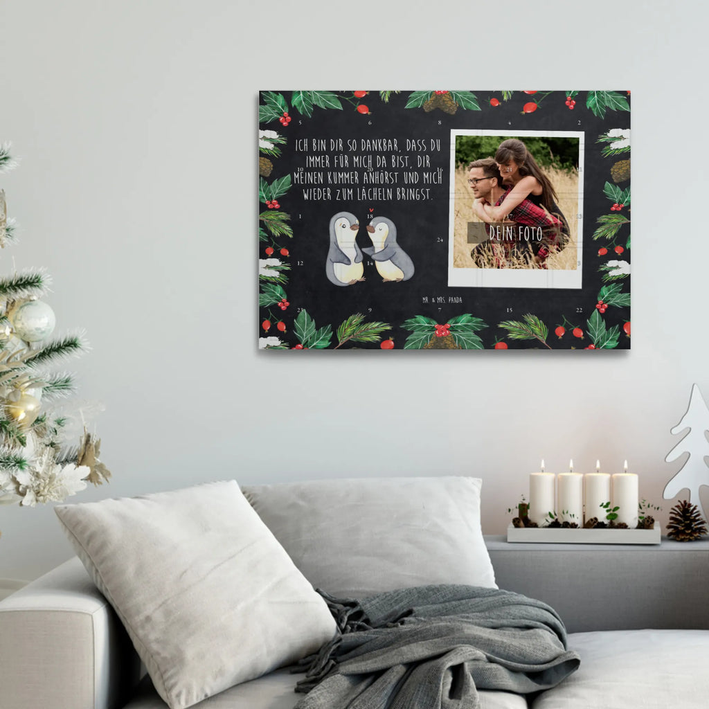 Personalisierter Tee Foto Adventskalender Pinguine trösten Personalisierter Tee Foto Adventskalender, Freundin, Freund, Liebe, Liebesgeschenk, Jahrestag, Verlobung, Partner, Ehemann, Ehefrau, Heiraten, Heiratsantrag, Hocheitstag, für Männer, Valentinstag, Geschenk für Frauen, Geschenk für Freundin, für Ehemann, Liebesbeweis, Hochzeitstag, Mitbringsel, Geschenk für Partner