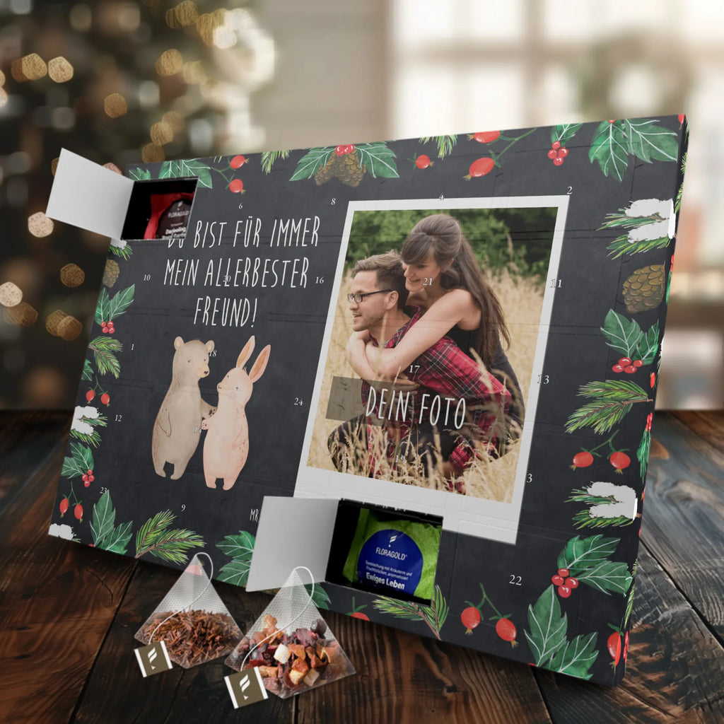 Personalisierter Tee Foto Adventskalender Bär und Hase Umarmen Personalisierter Tee Foto Adventskalender, Freundin, Freund, Liebe, Liebesgeschenk, Jahrestag, Verlobung, Partner, Ehemann, Ehefrau, Heiraten, Heiratsantrag, Hocheitstag, Best Friends, Freunde, Bärchen, Bester Freund, Hase, Bär