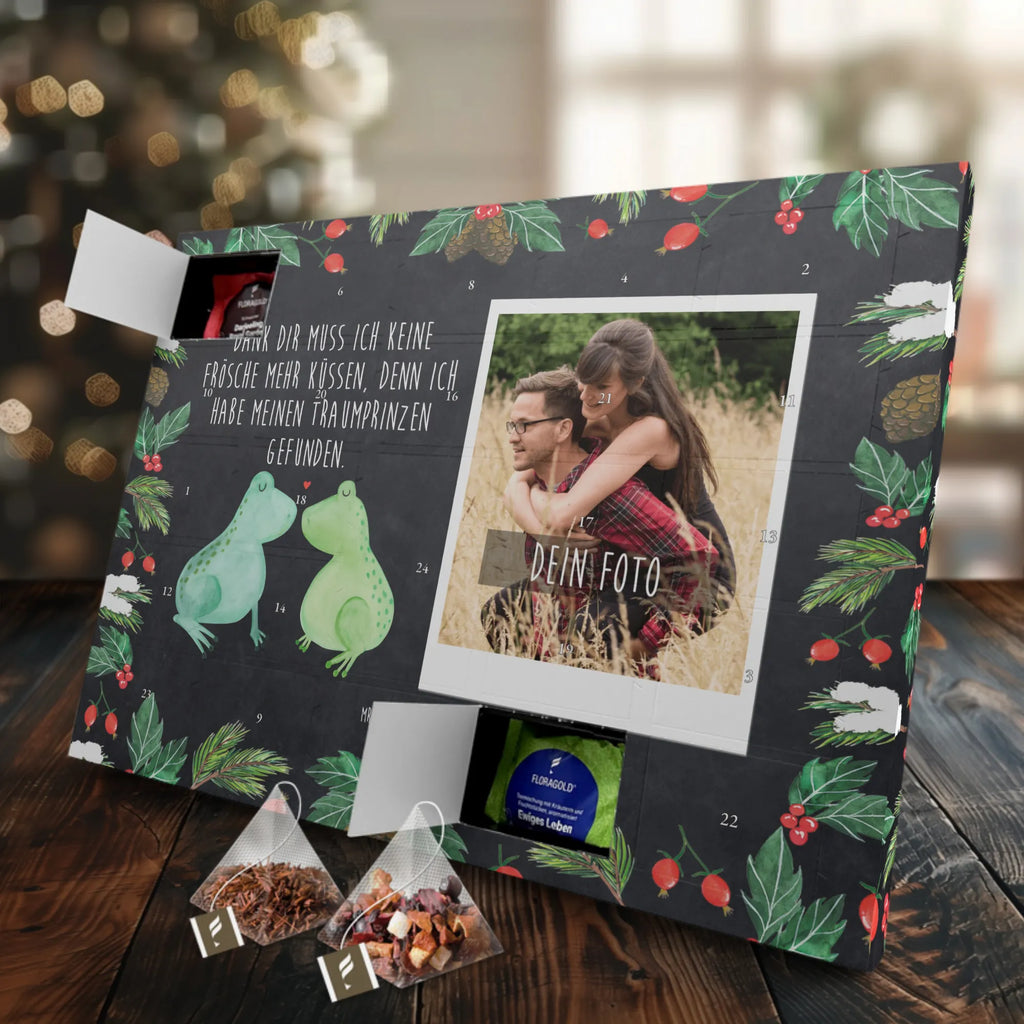 Personalisierter Tee Foto Adventskalender Frosch Liebe Personalisierter Tee Foto Adventskalender, Freundin, Freund, Liebe, Liebesgeschenk, Jahrestag, Verlobung, Partner, Ehemann, Ehefrau, Heiraten, Heiratsantrag, Hocheitstag, Geschenk Hochzeit, Geschenk Freund, Geschenk Freundin, Frösche, Froschkönig, Frosch, Verheiratet, Fröschchen, Verliebt, Verlobt, Hochzeitstag, Liebesbeweis