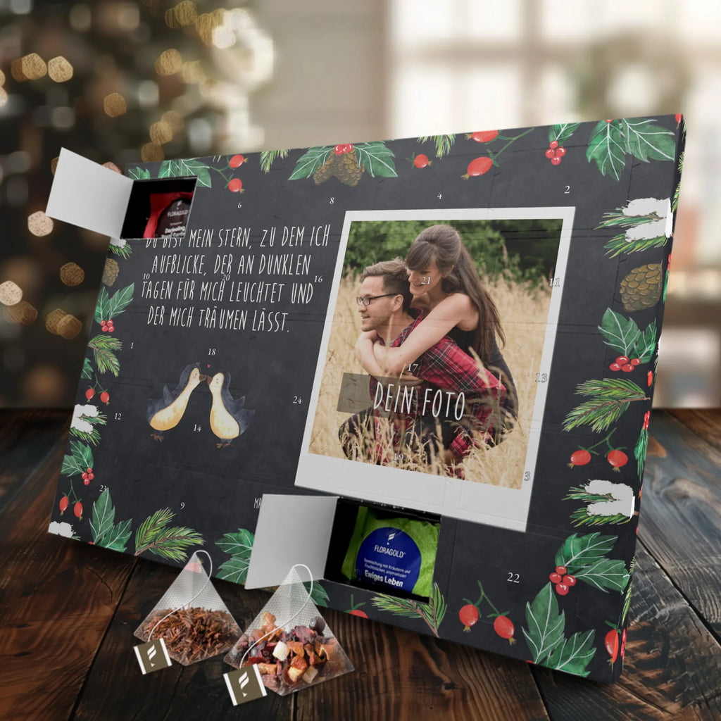 Personalisierter Tee Foto Adventskalender Pinguin Liebe Personalisierter Tee Foto Adventskalender, Freundin, Freund, Liebe, Liebesgeschenk, Jahrestag, Verlobung, Partner, Ehemann, Ehefrau, Heiraten, Heiratsantrag, Hocheitstag, Liebesbeweis, Verlobte, Pinguine, Hochzeitstag, Geschenk Freundin, Geschenk Freund, Love, Geschenkidee, Pinguin Liebe, Verlobter, Pinguin Paar, Pinguinpaar, Gastgeschenk, Liebesspruch, Paar, Hochzeit, Geschenk Hochzeitstag, Pinguin, Pärchen. Liebespaar