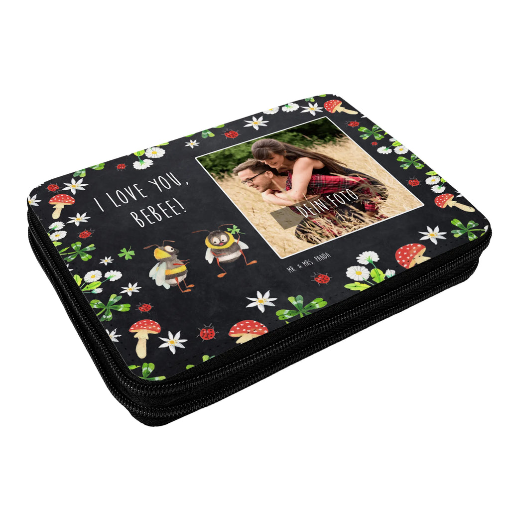 Personalized Photo Pencil Case bees Pair Personalisierte Foto Federmappe, Liebe, Partner, Freund, Freundin, Ehemann, Ehefrau, Heiraten, Verlobung, Heiratsantrag, Liebesgeschenk, Jahrestag, Hocheitstag, Liebesbeweis, für Ehemann, für Männer, Schildkröten, Hochzeitstag, Valentinstag, verliebte Schildkröten, Geschenk für Partner, Mitbringsel, Geschenk für Frauen, Geschenk für Freundin