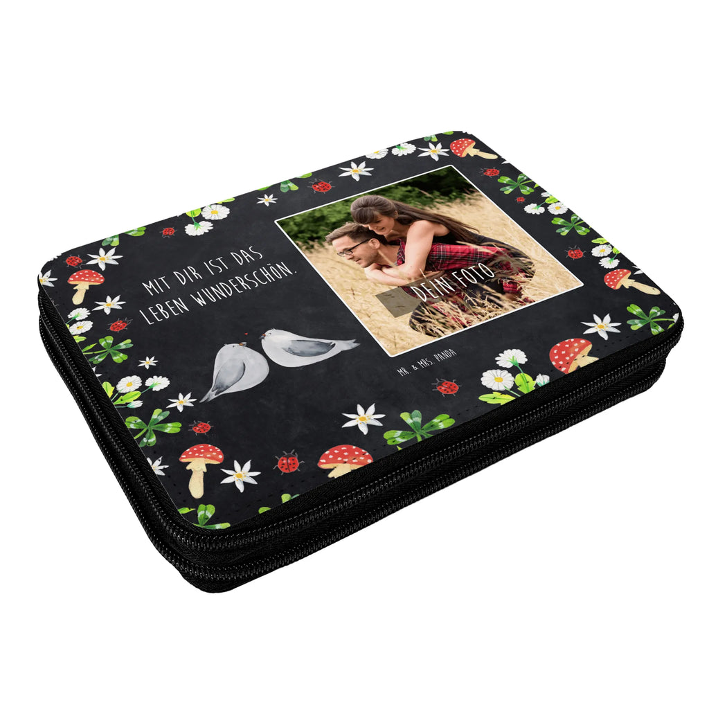 Personalized Photo Pencil Case Turtledoves in love Personalisierte Foto Federmappe, Liebe, Partner, Freund, Freundin, Ehemann, Ehefrau, Heiraten, Verlobung, Heiratsantrag, Liebesgeschenk, Jahrestag, Hocheitstag, Verlobt, Geschenk Hochzeit, Geschenk Freundin, Verliebt, Verheiratet, Liebesbeweis, Geschenk Freund, Turteltäubchen, Tauben, Turteltauben, Hochzeitstag