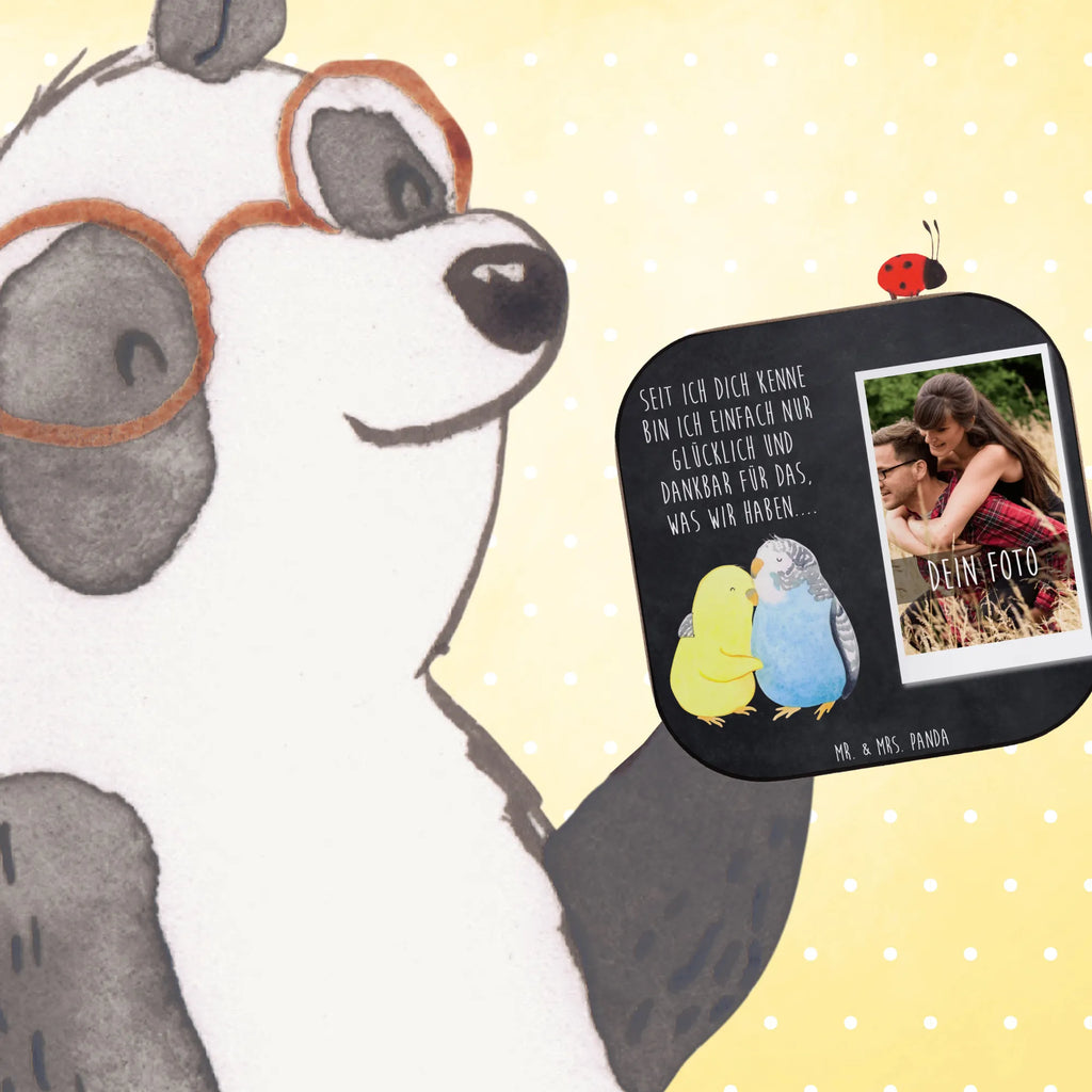 Personalisierter Foto Untersetzer Wellensittich Liebe Personalisierter Foto Untersetzer, Liebe, Partner, Freund, Freundin, Ehemann, Ehefrau, Heiraten, Verlobung, Heiratsantrag, Liebesgeschenk, Jahrestag, Hocheitstag, Kuscheln, Vögel, Vertrauen, Wellensittich, Nähe