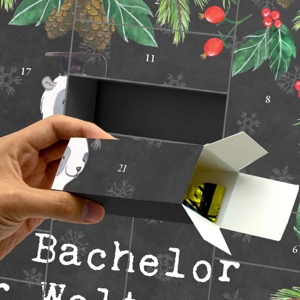 Befüllbarer Adventskalender Panda Bester Bachelor der Welt Adventskalender Zum Befüllen, Weihnachtskalender Zum Befüllen, Geschenke Adventskalender, Adventskalender Selbst Befüllen, Karton Adventskalender, Adventskalender mit 24 Schachteln, Tisch Adventskalender, Adventskalender, Weihnachtskalender Boxen, Adventskalender Schachteln, Erwachsenen Adventskalender, Diy Adventskalender, Adventskalender leer, Adventskalender Zum Aufstellen, Kalender Zum Befüllen, Weihnachtskalender, Leerer Adventskalender, Weihnachtskalender Schachteln, Geschenkekalender, Adventskalender für Erwachsene, Adventskalender Deko, Schachtel Adventskalender, Befüllbarer Adventskalender, Adventskalender Karton, Adventskalender ohne Inhalt, Adventskalender Schachtel, Bastel Adventskalender, Adventskalender 24 Boxen, Adventskalender Boxen, Adventskalender Zum Füllen, Adventskalender Zum Selbst Befüllen, Weihnachtskalender Selbst Befüllen, Adventskalender Box, Geschenkidee, Geschenk, Schenken, Mitbringsel, Geburtstag, Geburtstagsgeschenk, für, Danke, Dankeschön, Bedanken, Freude machen, Geschenktipp, Studenten, Alumni, Universität, Musterschüler, Spaß, Studium, Bachelor, Uni, Sohn, Lustig, Student, Witzig, Studienabschluss, Abschluss, Hochschule