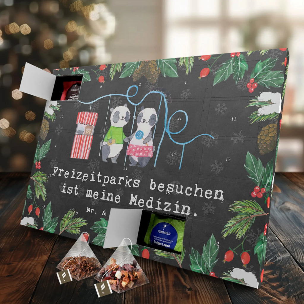  pandas visit amusement park Adventskalender mit Tee, Adventskalender, Tee Adventskalender, Geschenk, Schenken, Sport, Sportart, Hobby, Danke, Dankeschön, Auszeichnung, Gewinn, Sportler, Achterbahn fahren, Freizeitpark Besuchen