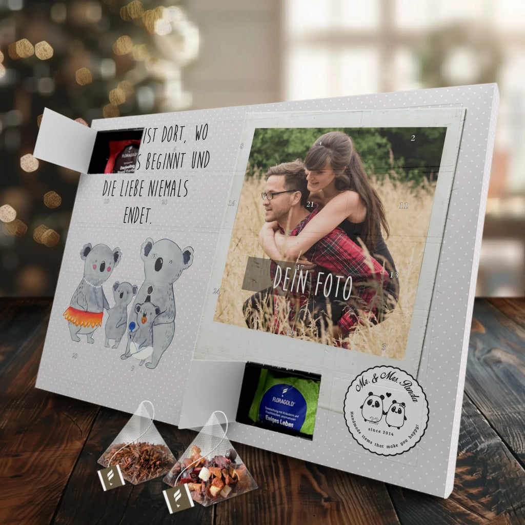 Personalisierter Tee Foto Adventskalender Koala Familie Personalisierter Tee Foto Adventskalender, Muttertag, Vatertag, Mama, Papa, Oma, Opa, Familie, Schwester, Bruder, Geschwister, Koalas, Kinder, Family, Familienleben, Koala