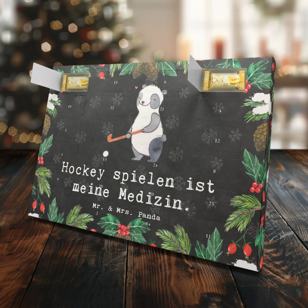 Marzipan Adventskalender Panda Hockey spielen Marzipan Adventskalender, Geschenk, Sport, Sportart, Hobby, Schenken, Danke, Dankeschön, Auszeichnung, Gewinn, Sportler, Feldhockey, Hockey Verein, Hockey spielen, Hockeyschläger