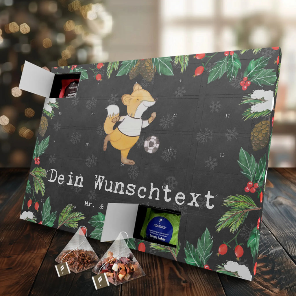 Personalisierter Tee Adventskalender Fuchs Fußball spielen Personalisierter Tee Adventskalender, Geschenk, Schenken, Sport, Sportart, Hobby, Danke, Dankeschön, Auszeichnung, Gewinn, Sportler, Soccer, Bolzplatz, Fußballer, Fußball, Fußballerin, Bolzen