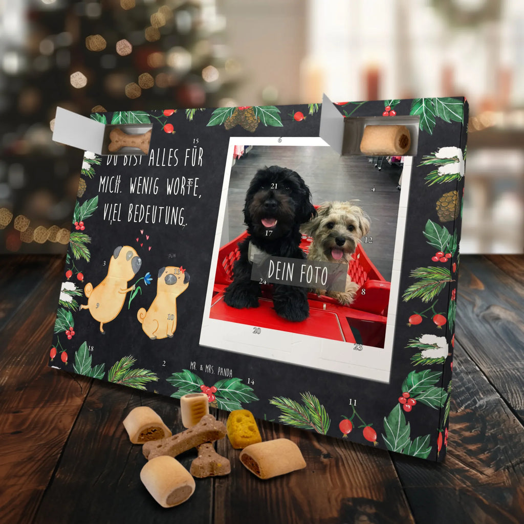 Personalisierter Hunde Foto Adventskalender Mops Verliebt Personalisierter Hunde Foto Adventskalender, Sprüche, Hund, Hunderasse, Hundebesitzer, Hundemotiv, Haustier, Tierliebhaber, Liebesspruch. Verlobt, Mops, Liebe, Möpse, Partner, Geschenk Freund, Verliebt, Hundeliebe