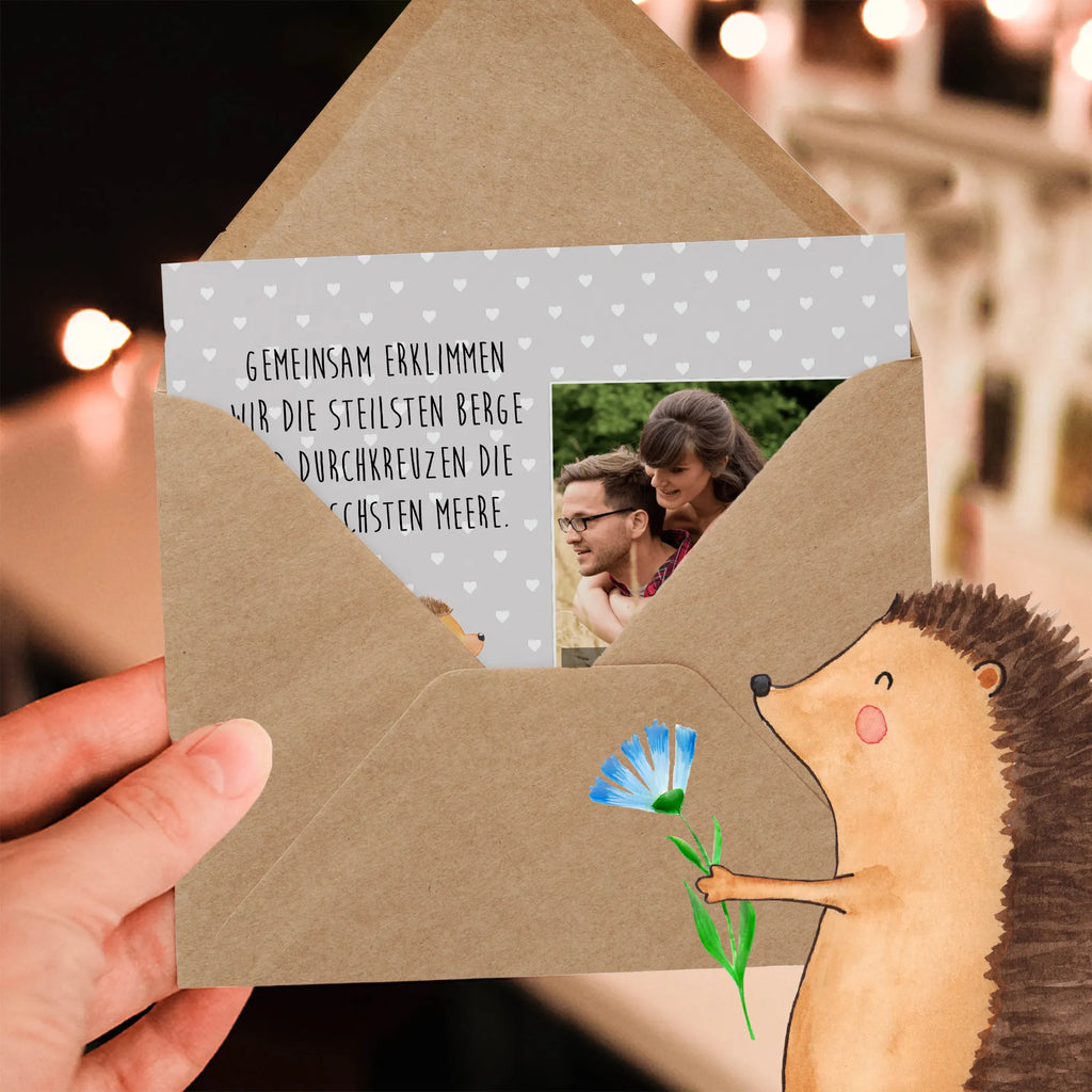 Personalized Photo Deluxe Card Hedgehogs holding hands Personalisierte Foto Grußkarte, Liebe, Partner, Freund, Freundin, Ehemann, Ehefrau, Heiraten, Verlobung, Heiratsantrag, Liebesgeschenk, Jahrestag, Hocheitstag, Lieblingsmensch, Hand in Hand, Gemeinsamkeit, Igelliebe, große Liebe, Love, Geschenk für zwei, Liebesbeweis, Hochzeit, Liebesbotschaft, Igel