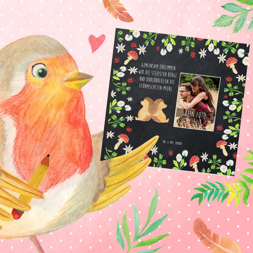 Personalized Photo Deluxe Card Hedgehogs holding hands Personalisierte Foto Grußkarte, Liebe, Partner, Freund, Freundin, Ehemann, Ehefrau, Heiraten, Verlobung, Heiratsantrag, Liebesgeschenk, Jahrestag, Hocheitstag, Lieblingsmensch, Hand in Hand, Gemeinsamkeit, Igelliebe, große Liebe, Love, Geschenk für zwei, Liebesbeweis, Hochzeit, Liebesbotschaft, Igel