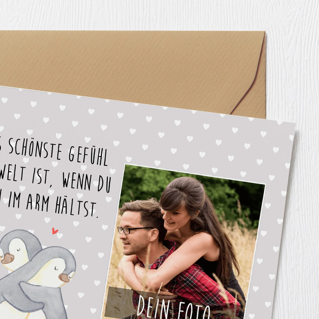 Personalisierte Foto Deluxe Karte Pinguine Kuscheln Personalisierte Foto Grußkarte, Liebe, Partner, Freund, Freundin, Ehemann, Ehefrau, Heiraten, Verlobung, Heiratsantrag, Liebesgeschenk, Jahrestag, Hocheitstag, Geschenk für Partner, Geschenk für Freundin, Hochzeitstag, für Männer, Geschenk für Frauen, Valentinstag, Liebesbeweis, Mitbringsel, für Ehemann