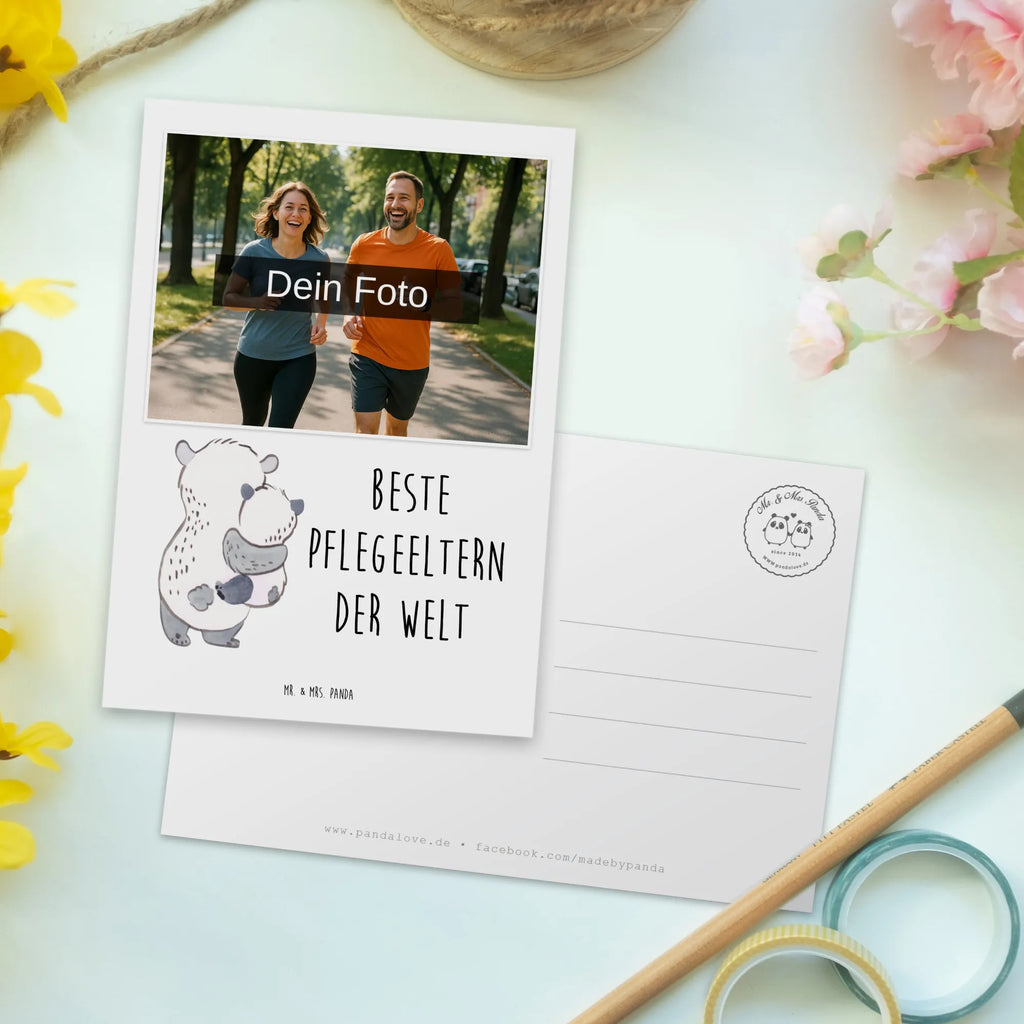 Personalisierte Foto Postkarte Panda Beste Pflegeeltern der Welt Personalisierte Foto Postkarte, für, Dankeschön, Geschenk, Schenken, Geburtstag, Geburtstagsgeschenk, Geschenkidee, Danke, Bedanken, Mitbringsel, Freude machen, Geschenktipp, Pflegeeltern, Pflegekind, Adoption, Eltern, Mama, Papa, Mami, Papi, Familie, Elternpaar, Mama und Papa