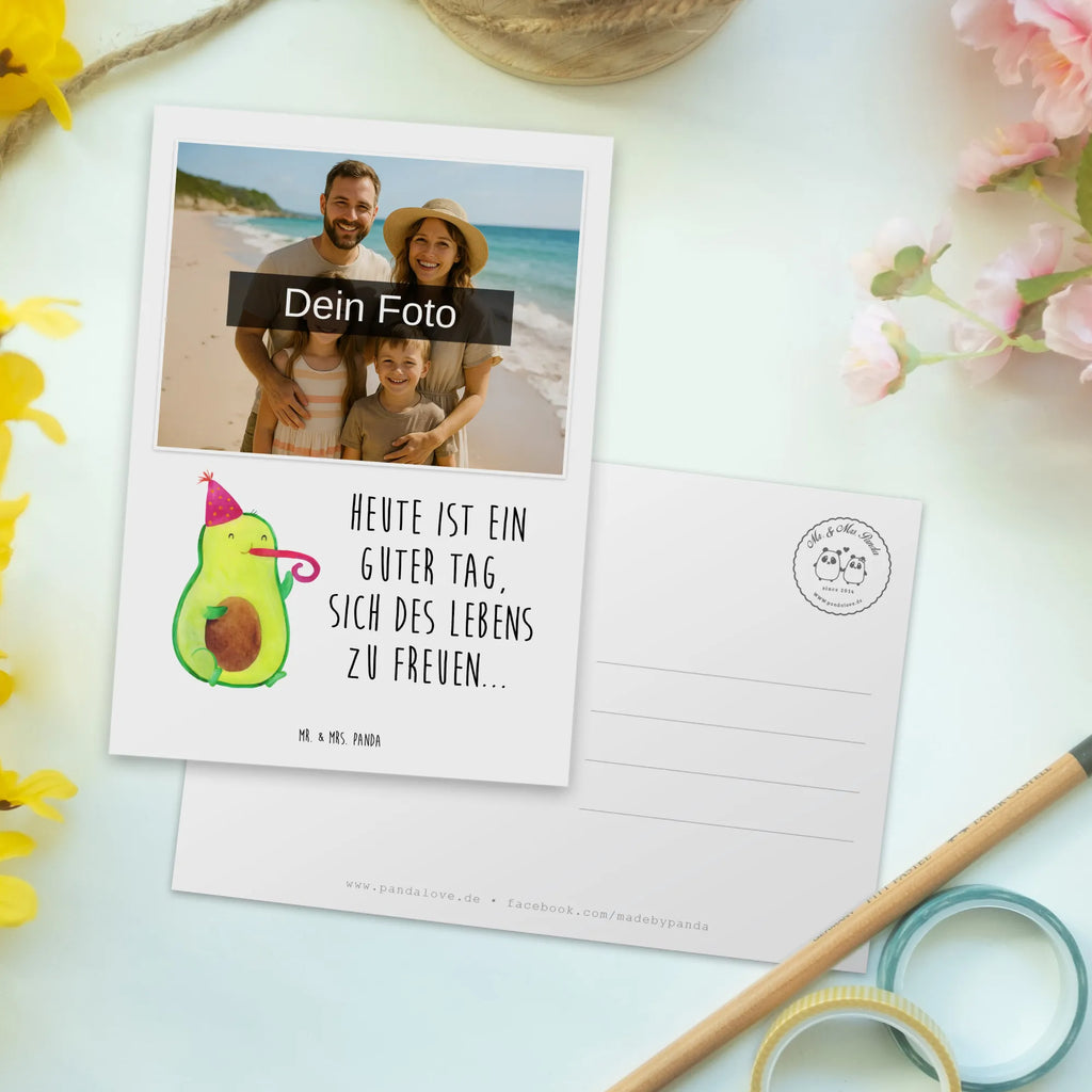 Personalized Photo Postcard avocado Celebration Personalisierte Foto Postkarte, Avocado, Veggie, Vegan, Gesund, Geburtstag, Fete, Tröte, Feierlichkeit, Feier, Gute Laune, Party
