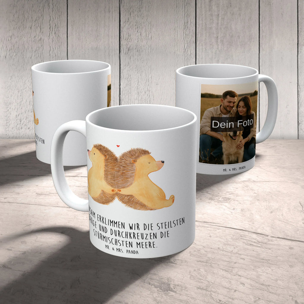 Personalized Photo Mug Hedgehogs holding hands Personalisierte Foto Tasse, Liebe, Partner, Freund, Freundin, Ehemann, Ehefrau, Heiraten, Verlobung, Heiratsantrag, Liebesgeschenk, Jahrestag, Hocheitstag, Igelliebe, Lieblingsmensch, Hand in Hand, Liebesbeweis, Hochzeit, große Liebe, Gemeinsamkeit, Igel, Love, Liebesbotschaft, Geschenk für zwei