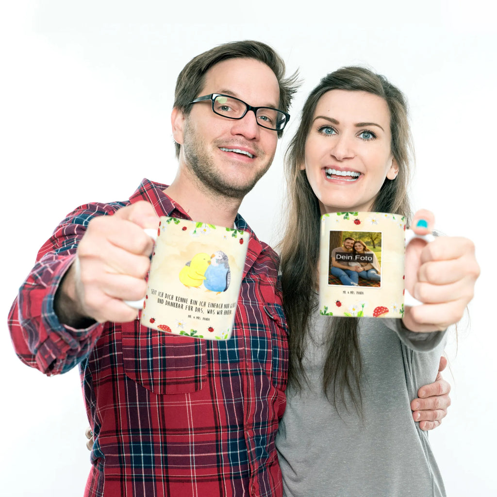 Personalisierte Foto Tasse Wellensittich Liebe Personalisierte Foto Tasse, Liebe, Partner, Freund, Freundin, Ehemann, Ehefrau, Heiraten, Verlobung, Heiratsantrag, Liebesgeschenk, Jahrestag, Hocheitstag, Vertrauen, Vögel, Nähe, Wellensittich, Kuscheln