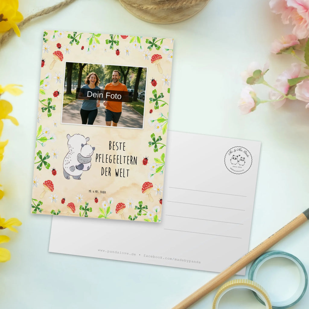 Personalisierte Foto Postkarte Panda Beste Pflegeeltern der Welt Personalisierte Foto Postkarte, für, Dankeschön, Geschenk, Schenken, Geburtstag, Geburtstagsgeschenk, Geschenkidee, Danke, Bedanken, Mitbringsel, Freude machen, Geschenktipp, Pflegeeltern, Pflegekind, Adoption, Eltern, Mama, Papa, Mami, Papi, Familie, Elternpaar, Mama und Papa