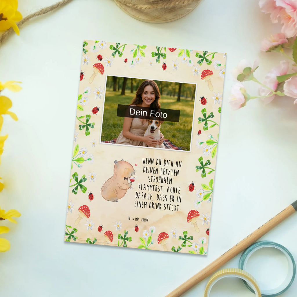 Personalized Photo Postcard Capybara wine Personalisierte Foto Postkarte, Tiermotive, Gute Laune, lustige Sprüche, Tiere, Capybara Weinflasche, Weinliebhaber Geschenk, Capybara Zeichnung, Adrette Tiere, Panda Handzeichnung, Weintrinkendes Nagetier, Capybara Kunstwerk, Geschenk für Weinkenner, Stilvolles Capybara, Heiterer Capybara, Liebe zum Wein Spruch, Wein Spaßbild, Handgezeichnetes Capybara