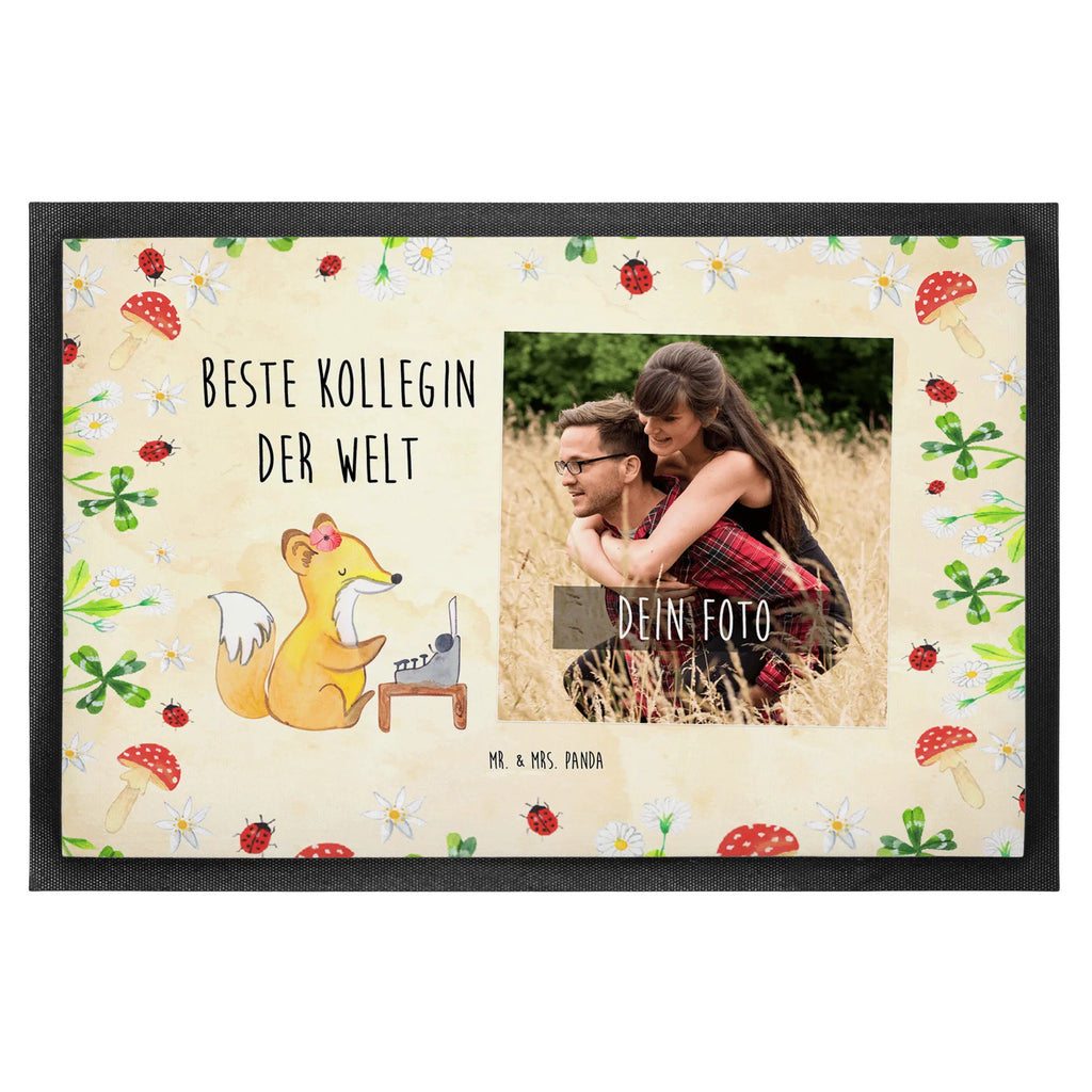 Personalisierte Foto Fußmatte Fuchs Beste Kollegin der Welt Personalisierte Foto Fußmatte, für, Dankeschön, Geschenk, Schenken, Geburtstag, Geburtstagsgeschenk, Geschenkidee, Danke, Bedanken, Mitbringsel, Freude machen, Geschenktipp, Arbeitskollegin, Kollegin, Freundin, Büro, Abschiedsgeschenk, Ruhestand, Arbeit, Mitarbeiterin, Berufsgenossin, Beruf