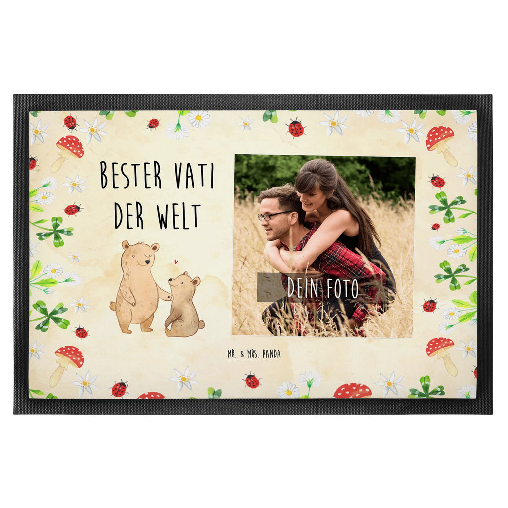 Personalisierte Foto Fußmatte Bär Bester Vati der Welt Personalisierte Foto Fußmatte, für, Dankeschön, Geschenk, Schenken, Geburtstag, Geburtstagsgeschenk, Geschenkidee, Danke, Bedanken, Mitbringsel, Freude machen, Geschenktipp, Geschenk Vater, Daddy, Kleinigkeit, Mann, Papi, Bester, Familie, Papa, Dad, Eltern, Vati, Vater, Paps