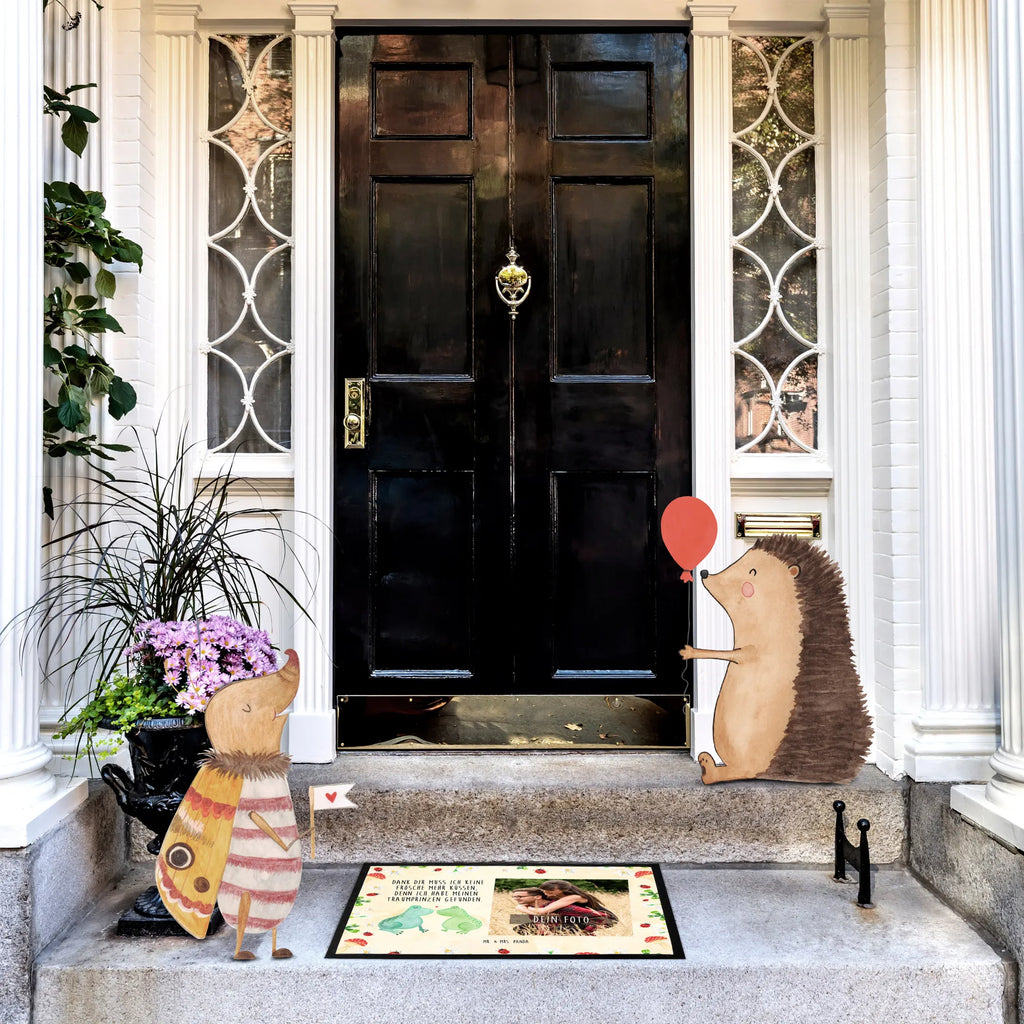 Personalisierte Foto Fußmatte Frosch Liebe Personalisierte Foto Fußmatte, Liebe, Partner, Freund, Freundin, Ehemann, Ehefrau, Heiraten, Verlobung, Heiratsantrag, Liebesgeschenk, Jahrestag, Hocheitstag, Frösche, Frosch, Liebesbeweis, Hochzeitstag, Verliebt, Fröschchen, Geschenk Freundin, Geschenk Freund, Geschenk Hochzeit, Verlobt, Froschkönig, Verheiratet