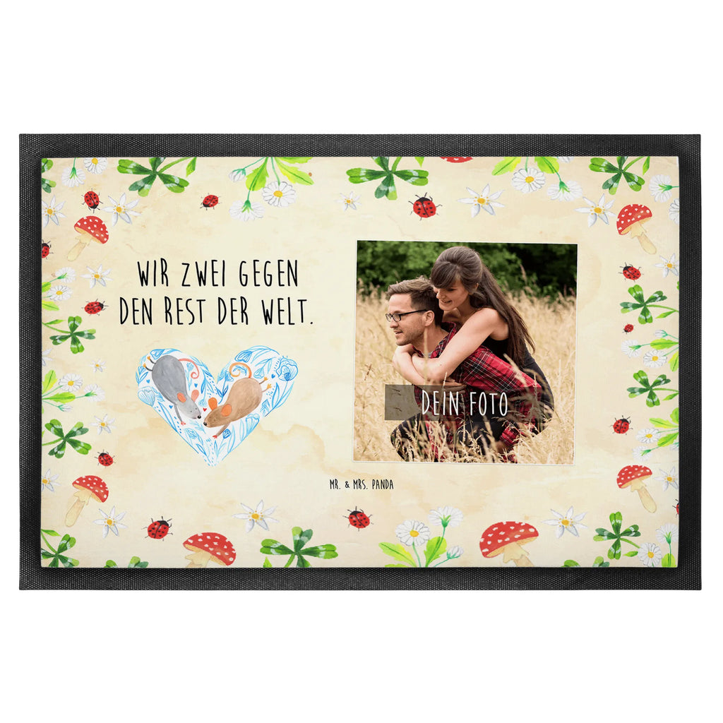 Personalisierte Foto Fußmatte Mäuse Herz Personalisierte Foto Fußmatte, Liebe, Partner, Freund, Freundin, Ehemann, Ehefrau, Heiraten, Verlobung, Heiratsantrag, Liebesgeschenk, Jahrestag, Hocheitstag, Mäuse, Geschenk für zwei, Liebesbotschaft, Maus, Love, Lieblingsmensch, Gemeinsamkeit, Hochzeit, Liebesbeweis