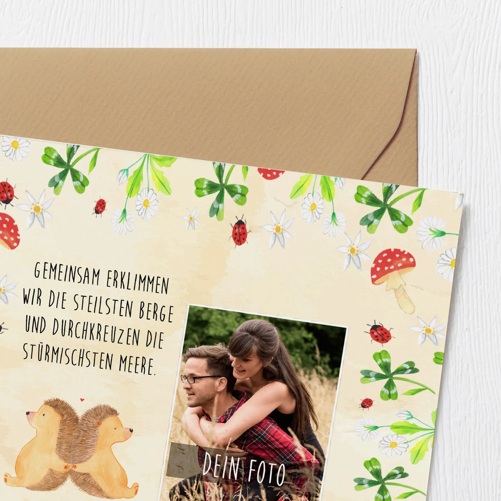 Personalized Photo Deluxe Card Hedgehogs holding hands Personalisierte Foto Grußkarte, Liebe, Partner, Freund, Freundin, Ehemann, Ehefrau, Heiraten, Verlobung, Heiratsantrag, Liebesgeschenk, Jahrestag, Hocheitstag, Lieblingsmensch, Hand in Hand, Gemeinsamkeit, Igelliebe, große Liebe, Love, Geschenk für zwei, Liebesbeweis, Hochzeit, Liebesbotschaft, Igel
