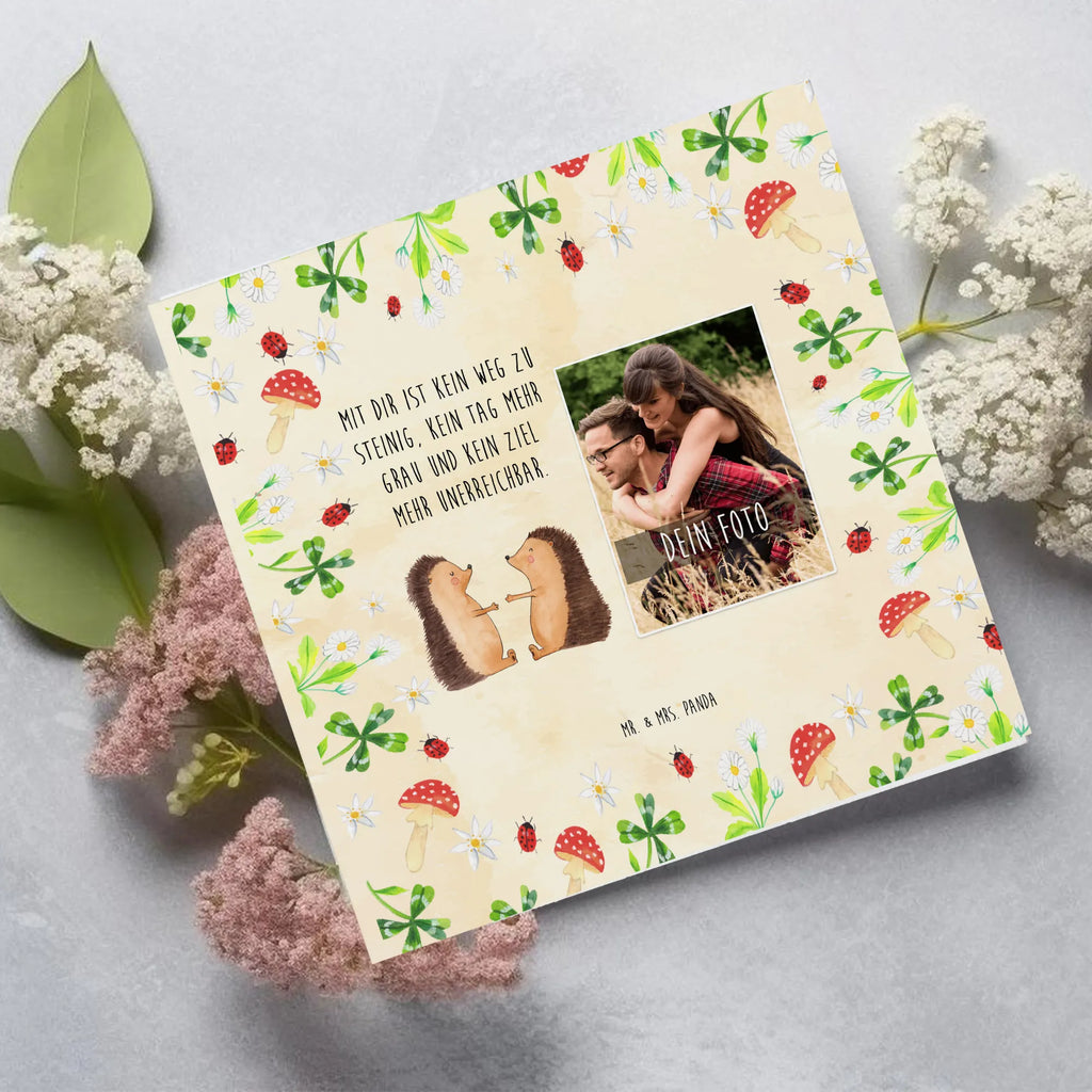 Personalized Photo Deluxe Card Hedgehogs in love Personalisierte Foto Grußkarte, Liebe, Partner, Freund, Freundin, Ehemann, Ehefrau, Heiraten, Verlobung, Heiratsantrag, Liebesgeschenk, Jahrestag, Hocheitstag, Verliebt, Hochzeitstag, Igel, Verlobt, Hochzeit, Liebesbeweis, Verheiratet, Geschenk