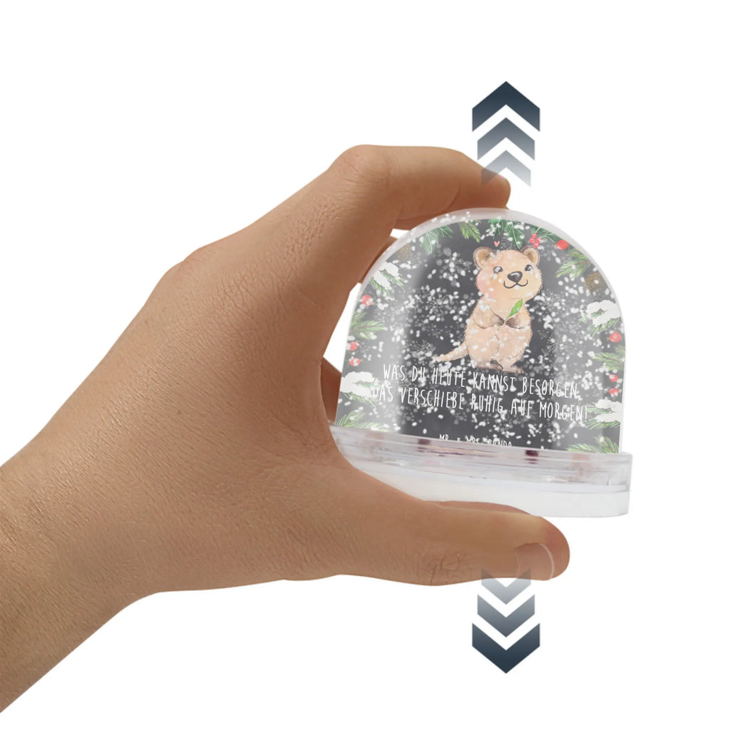 Snow globe Quokka Happy Schneekugel Nostalgisch, XXL Schneekugel, Schneekugel Mit Motiv, Schneekugel Für Erwachsene, Schneekugel Mit Schneemann, Schneekugel Für Weihnachten, Weihnachtskugel, Schneekugel Klassisch, Mini Schneekugel, Schneekugel Aus Kunststoff, Schüttelkugel, Schneekugeln, Schneekugel Mit Engel, Schneekugel Für Deko, Deko Schneekugel, Glaskugel Mit Schnee, Schneekugel Romantisch, Schneekugel Mit Spieluhr, Schneekugel Aus Glas, Schneekugel Mit Schnee-Effekt, Schneekugel Mit Herz, Schneekugel Mit Stadtmotiv, Schneekugel Für Advent, Schneekugel Mit Haus, Schneekugel Mit Tiermotiv, Schneekugel Für Kinder, Schneekugel Mit Musik, Winterdeko Kugel, Schneekugel Mit Glitzer, Schneekugel Mit Weihnachtsmann, Schneekugel Klein, Winterkugel, Schneekugel Groß, Schneekugel Als Geschenk, Schneekugel Mit Licht, Schneekugel Vintage, Schneekugel Handgemacht, Schneekugel Mit Tannenbaum, Schneekugel Modern, Geschenkidee Schneekugel, Schneekugel Für Sammler, Schneekugel, Schneekugel Weihnachten, Schneekugel Mit Figur, Tiermotive, Gute Laune, lustige Sprüche, Tiere, Niedliches Tier, Verschieben, Lustiger Spruch, Dinge erledigen, Aufschieberitis, Quokka