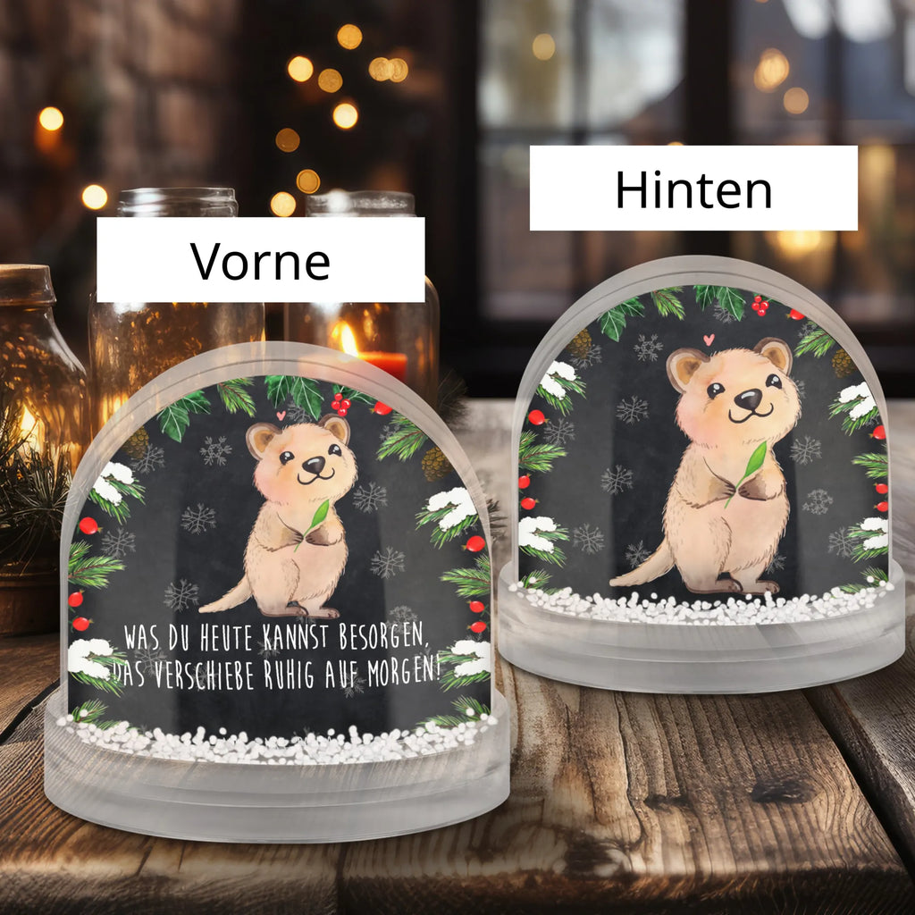 Snow globe Quokka Happy Schneekugel Nostalgisch, XXL Schneekugel, Schneekugel Mit Motiv, Schneekugel Für Erwachsene, Schneekugel Mit Schneemann, Schneekugel Für Weihnachten, Weihnachtskugel, Schneekugel Klassisch, Mini Schneekugel, Schneekugel Aus Kunststoff, Schüttelkugel, Schneekugeln, Schneekugel Mit Engel, Schneekugel Für Deko, Deko Schneekugel, Glaskugel Mit Schnee, Schneekugel Romantisch, Schneekugel Mit Spieluhr, Schneekugel Aus Glas, Schneekugel Mit Schnee-Effekt, Schneekugel Mit Herz, Schneekugel Mit Stadtmotiv, Schneekugel Für Advent, Schneekugel Mit Haus, Schneekugel Mit Tiermotiv, Schneekugel Für Kinder, Schneekugel Mit Musik, Winterdeko Kugel, Schneekugel Mit Glitzer, Schneekugel Mit Weihnachtsmann, Schneekugel Klein, Winterkugel, Schneekugel Groß, Schneekugel Als Geschenk, Schneekugel Mit Licht, Schneekugel Vintage, Schneekugel Handgemacht, Schneekugel Mit Tannenbaum, Schneekugel Modern, Geschenkidee Schneekugel, Schneekugel Für Sammler, Schneekugel, Schneekugel Weihnachten, Schneekugel Mit Figur, Tiermotive, Gute Laune, lustige Sprüche, Tiere, Niedliches Tier, Verschieben, Lustiger Spruch, Dinge erledigen, Aufschieberitis, Quokka