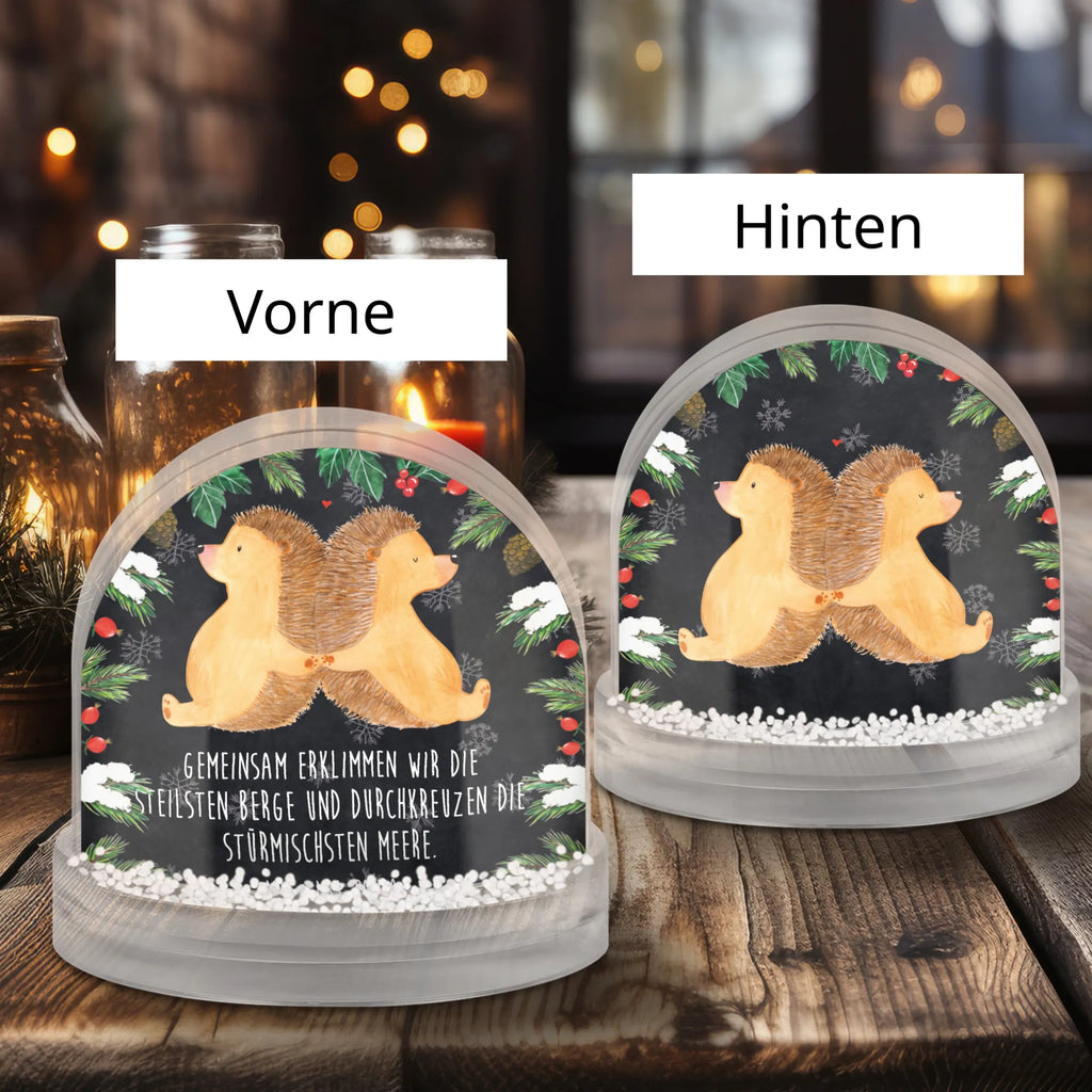 Schneekugel Igel händchenhaltend Schneekugel Mit Stadtmotiv, Schneekugel Für Erwachsene, Schneekugel Für Kinder, Schneekugel Mit Tannenbaum, Schneekugel Mit Figur, Schneekugel Mit Schnee-Effekt, Geschenkidee Schneekugel, Schneekugeln, Schneekugel Handgemacht, Schneekugel Mit Engel, Schneekugel Als Geschenk, Schneekugel Für Sammler, Deko Schneekugel, Schneekugel Mit Weihnachtsmann, Schneekugel Mit Motiv, Schneekugel Mit Licht, Mini Schneekugel, Schüttelkugel, Schneekugel Mit Tiermotiv, Schneekugel Für Deko, Schneekugel Nostalgisch, Schneekugel Aus Glas, Schneekugel Mit Schneemann, Schneekugel Mit Spieluhr, XXL Schneekugel, Weihnachtskugel, Glaskugel Mit Schnee, Schneekugel Romantisch, Schneekugel Mit Herz, Schneekugel Klein, Schneekugel Groß, Schneekugel Modern, Schneekugel Weihnachten, Schneekugel Aus Kunststoff, Winterdeko Kugel, Schneekugel Für Advent, Schneekugel, Schneekugel Mit Glitzer, Schneekugel Klassisch, Schneekugel Für Weihnachten, Schneekugel Mit Haus, Winterkugel, Schneekugel Mit Musik, Schneekugel Vintage, Liebe, Partner, Freund, Freundin, Ehemann, Ehefrau, Heiraten, Verlobung, Heiratsantrag, Liebesgeschenk, Jahrestag, Hocheitstag, Lieblingsmensch, Igelliebe, Liebesbotschaft, Geschenk für zwei, Gemeinsamkeit, Love, Liebesbeweis, große Liebe, Hochzeit, Igel, Hand in Hand