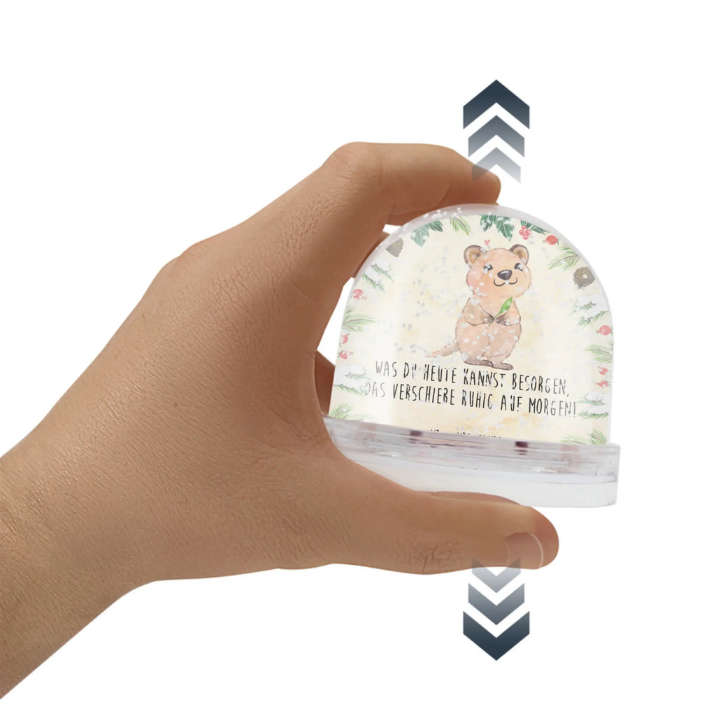 Snow globe Quokka Happy Schneekugel Nostalgisch, XXL Schneekugel, Schneekugel Mit Motiv, Schneekugel Für Erwachsene, Schneekugel Mit Schneemann, Schneekugel Für Weihnachten, Weihnachtskugel, Schneekugel Klassisch, Mini Schneekugel, Schneekugel Aus Kunststoff, Schüttelkugel, Schneekugeln, Schneekugel Mit Engel, Schneekugel Für Deko, Deko Schneekugel, Glaskugel Mit Schnee, Schneekugel Romantisch, Schneekugel Mit Spieluhr, Schneekugel Aus Glas, Schneekugel Mit Schnee-Effekt, Schneekugel Mit Herz, Schneekugel Mit Stadtmotiv, Schneekugel Für Advent, Schneekugel Mit Haus, Schneekugel Mit Tiermotiv, Schneekugel Für Kinder, Schneekugel Mit Musik, Winterdeko Kugel, Schneekugel Mit Glitzer, Schneekugel Mit Weihnachtsmann, Schneekugel Klein, Winterkugel, Schneekugel Groß, Schneekugel Als Geschenk, Schneekugel Mit Licht, Schneekugel Vintage, Schneekugel Handgemacht, Schneekugel Mit Tannenbaum, Schneekugel Modern, Geschenkidee Schneekugel, Schneekugel Für Sammler, Schneekugel, Schneekugel Weihnachten, Schneekugel Mit Figur, Tiermotive, Gute Laune, lustige Sprüche, Tiere, Niedliches Tier, Verschieben, Lustiger Spruch, Dinge erledigen, Aufschieberitis, Quokka