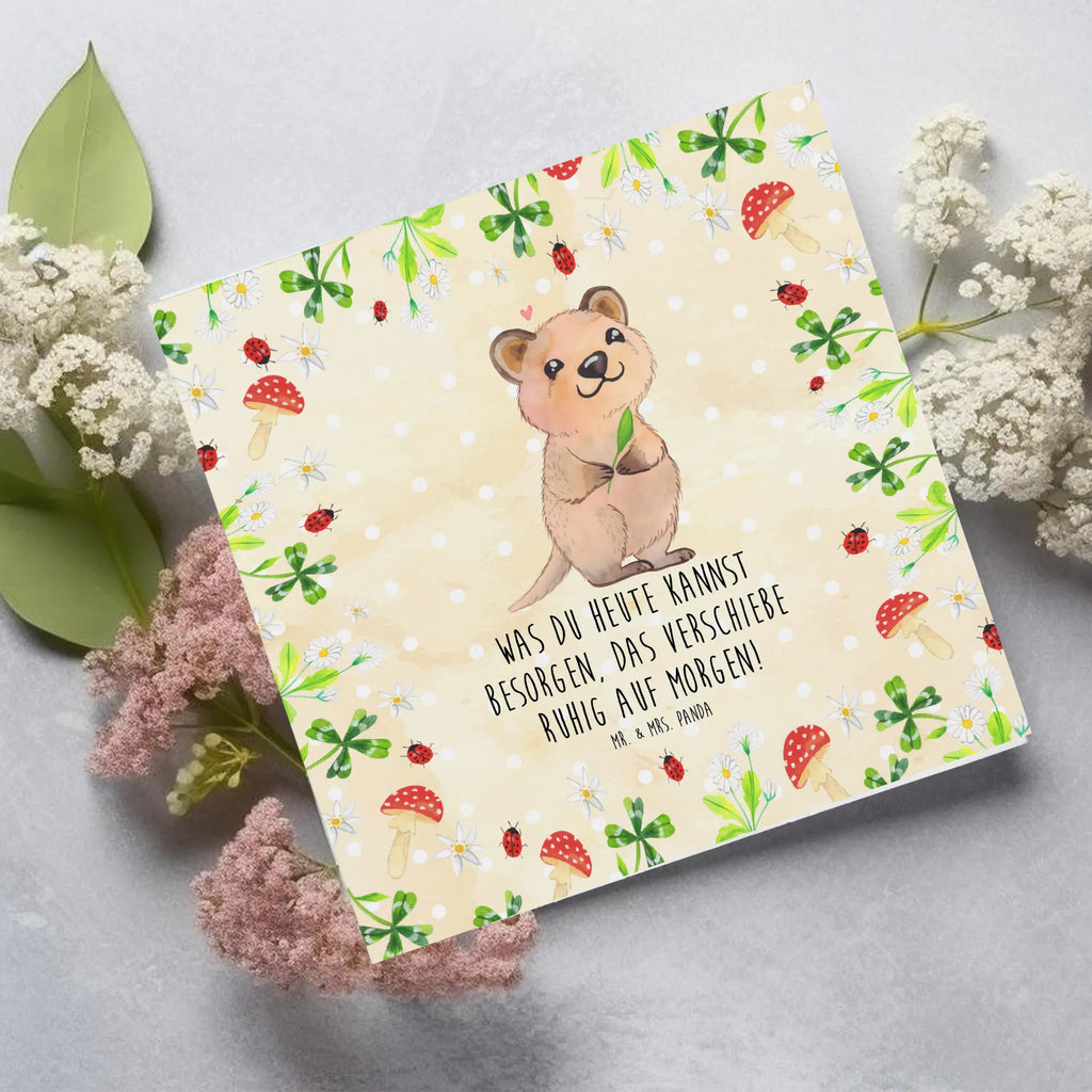 Deluxe Card Quokka Happy Hochwertige Klappkarte, Hochzeitskarte, Karte, Einladungskarte, Grußkarte, Geburtstagskarte, Klappkarte, Glückwunschkarte, Hochwertige Grußkarte, Tiermotive, Gute Laune, lustige Sprüche, Tiere, Lustiger Spruch, Quokka, Dinge erledigen, Verschieben, Aufschieberitis, Niedliches Tier