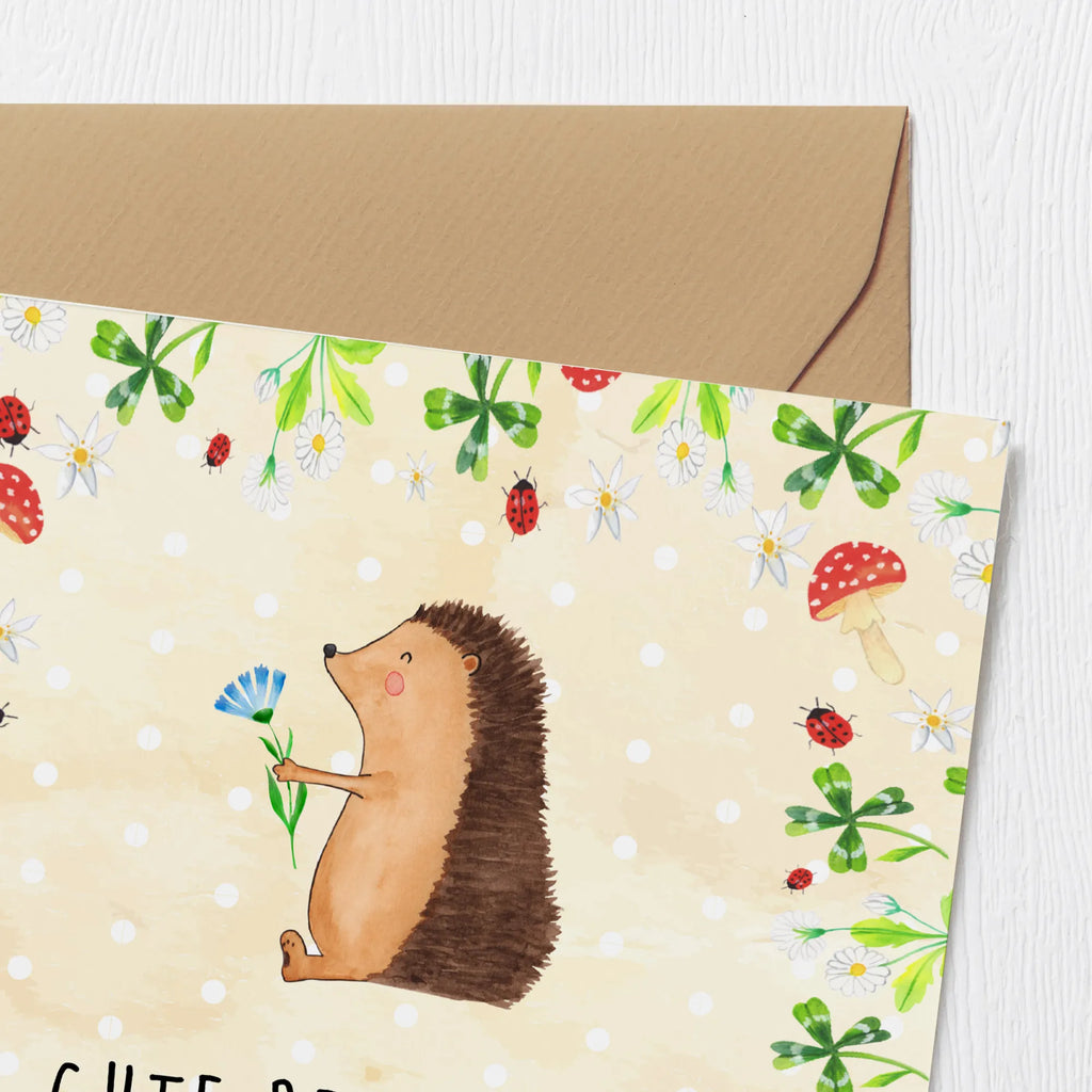 Deluxe Card Hedgehog Flower Glückwunschkarte, Grußkarte, Karte, Klappkarte, Hochwertige Klappkarte, Einladungskarte, Hochwertige Grußkarte, Geburtstagskarte, Hochzeitskarte, Tiermotive, Gute Laune, lustige Sprüche, Tiere, krank, Genesungswünsche, Gute Besserung, Besuch, Igel, Krankenhaus, Krankheit