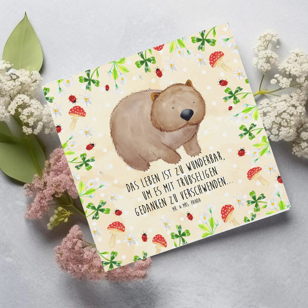 Deluxe Card Wombat Hochzeitskarte, Einladungskarte, Geburtstagskarte, Glückwunschkarte, Karte, Grußkarte, Hochwertige Grußkarte, Hochwertige Klappkarte, Klappkarte, Tiermotive, Gute Laune, lustige Sprüche, Tiere, Motivation, Wombat, Spruch, Das Leben ist schön, Australien