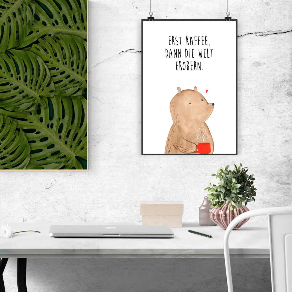 Poster bear Coffee Wandbild, Wanddekoration, wandkunst, Mr. & Mrs. Panda Poster, wanddruck, kunst für die wand, Deko Bild, Designposter, Poster, kunstdruck poster, Wandposter, wanddeko, Wanddeko Bild, drucke, kunstposter, Wandschmuck, Posterdruck, Bild für Wand, Plakat, grafikposter, Kunstdruck, Bild, Teddybär, Bär, Teddy, Kaffee, Welt Erobern, Morgenroutine, Guten Morgen, Coffee, Bären, Motivation, Welt Retten