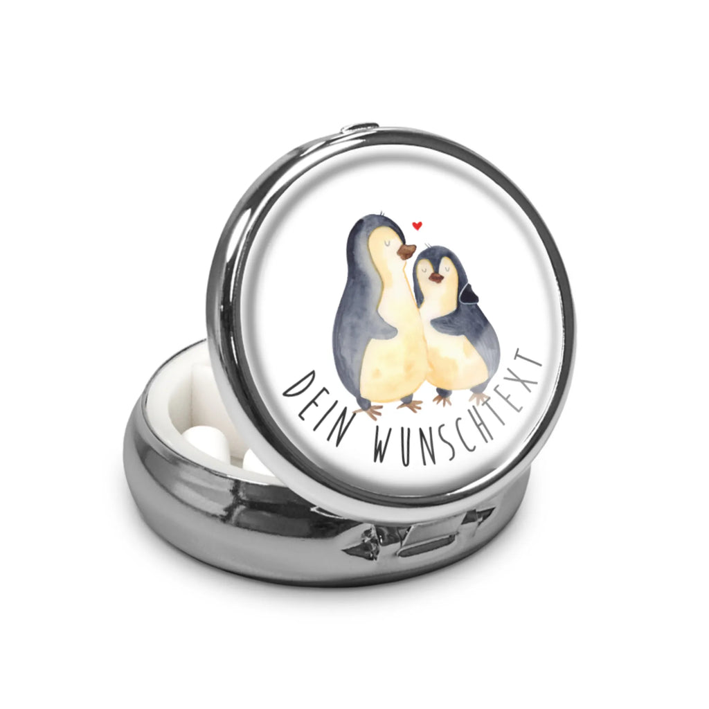 Personalisierte Pillendose Pinguin umarmen Personalisierter Tablettenorganizer, Personalisierte Pillenorganizer, Pillendose mit Wunschnamen, Pillen, Personalisierte Dose, Personalisierte Pillendose, Personalisierte Tablettenbox, Tabletten, Personalisierte Pillendose klein, Pinguin, Verlobung, Hochzeit, Liebe, Hochzeitstag, Liebesbeweis, Liebespaar, Hochzeitsgeschenk, Jahrestag, Liebesgeschenk