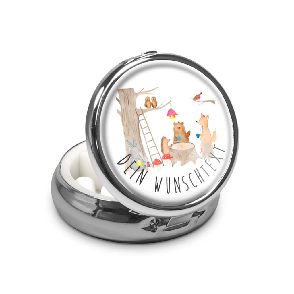 Personalisierte Pillendose Waldtiere Picknick Personalisierte Pillendose klein, Tabletten, Personalisierte Pillenorganizer, Personalisierter Tablettenorganizer, Personalisierte Tablettenbox, Personalisierte Dose, Pillen, Personalisierte Pillendose, Pillendose mit Wunschnamen, Tiermotive, Gute Laune, lustige Sprüche, Tiere, Wald, Maus, Hase, Fuchs, Igel, Picknick, Waldtiere, Eichhörnchen