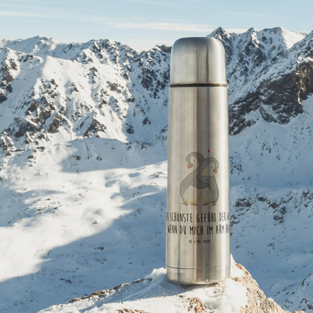 Thermoskanne Pinguine Kuscheln Thermoskanne, Liebe, Partner, Freund, Freundin, Ehemann, Ehefrau, Heiraten, Verlobung, Heiratsantrag, Liebesgeschenk, Jahrestag, Hocheitstag, Valentinstag, für Männer, Geschenk für Partner, Geschenk für Frauen, Mitbringsel, Liebesbeweis, für Ehemann, Hochzeitstag, Geschenk für Freundin