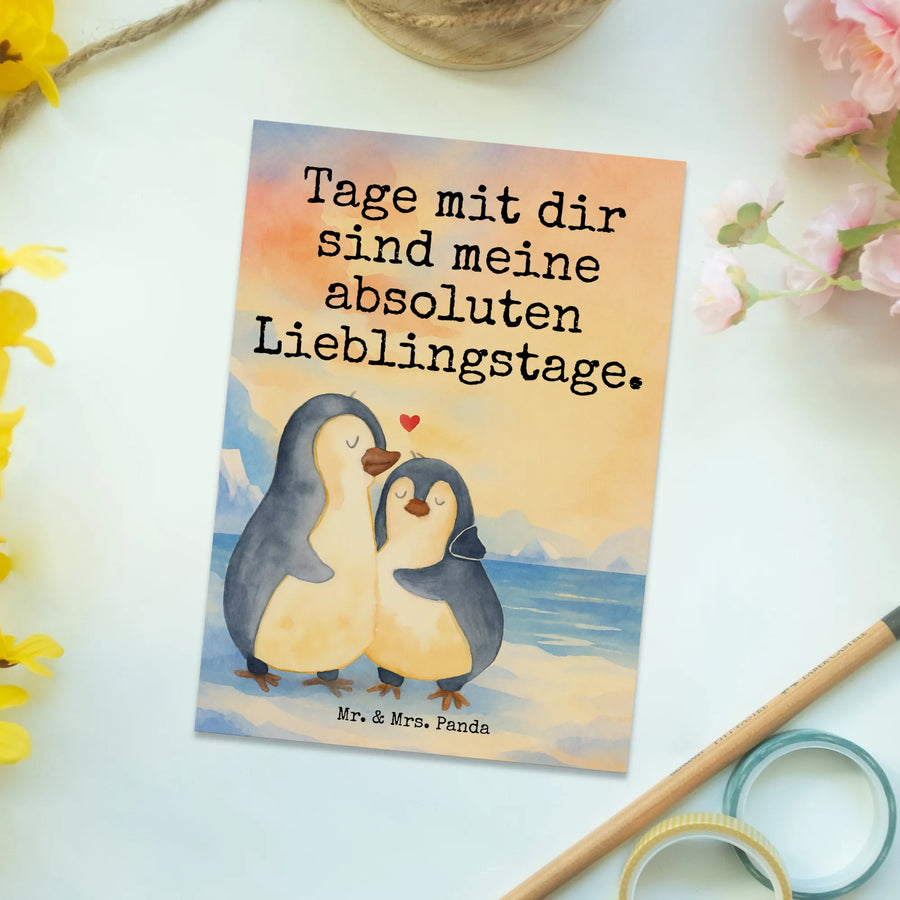 Postkarte Pinguin umarmen Design