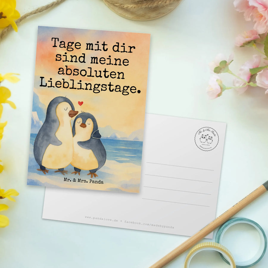 Postkarte Pinguin umarmen Design