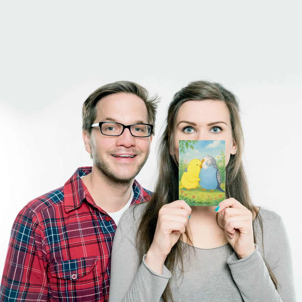 Postkarte Wellensittich Liebe Design Postkarte, Karte, Geschenkkarte, Grußkarte, Einladung, Ansichtskarte, Geburtstagskarte, Einladungskarte, Dankeskarte, Ansichtskarten, Einladung Geburtstag, Einladungskarten Geburtstag, Liebe, Partner, Freund, Freundin, Ehemann, Ehefrau, Heiraten, Verlobung, Heiratsantrag, Liebesgeschenk, Jahrestag, Hocheitstag, Vögel, Wellensittich, Nähe, Kuscheln, Vertrauen