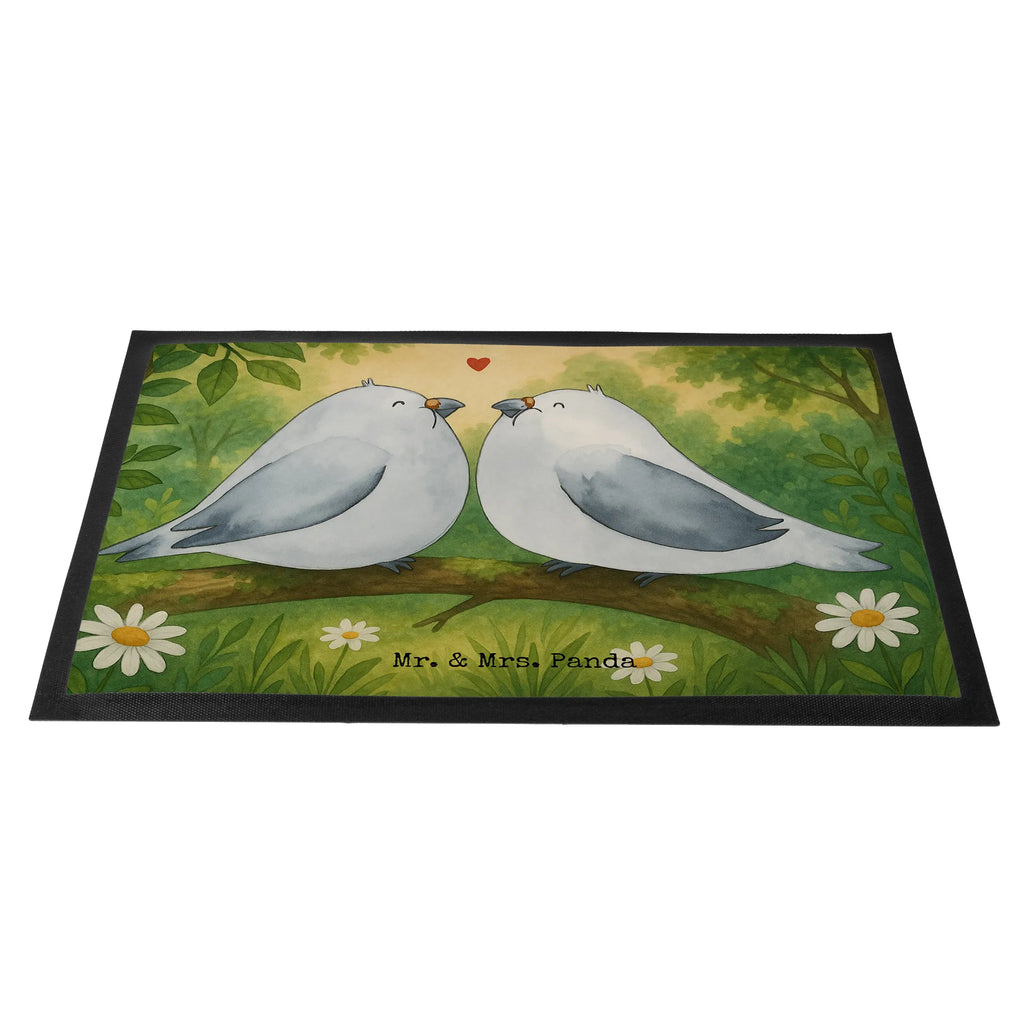Fußmatte Turteltauben Liebe Design Türvorleger, Schmutzmatte, Fußabtreter, Matte, Schmutzfänger, Fußabstreifer, Schmutzfangmatte, Türmatte, Motivfußmatte, Haustürmatte, Vorleger, Fussmatten, Fußmatten, Gummimatte, Fußmatte außen, Fußmatte innen, Fussmatten online, Gummi Matte, Sauberlaufmatte, Fußmatte waschbar, Fußmatte outdoor, Schmutzfangmatte waschbar, Eingangsteppich, Fußabstreifer außen, Fußabtreter außen, Schmutzfangteppich, Fußmatte außen wetterfest, Liebe, Partner, Freund, Freundin, Ehemann, Ehefrau, Heiraten, Verlobung, Heiratsantrag, Liebesgeschenk, Jahrestag, Hocheitstag, Turteltauben, Turteltäubchen, Tauben, Verliebt, Verlobt, Verheiratet, Geschenk Freundin, Geschenk Freund, Liebesbeweis, Hochzeitstag, Geschenk Hochzeit
