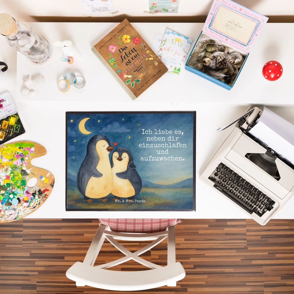 Schreibtischunterlage Pinguine Einschlafen Design Schreibunterlage, Schreibtischauflage, Bürobedarf, Büroartikel, Schreibwaren, Schreibtisch Unterlagen, Schreibtischunterlage Groß, Liebe, Partner, Freund, Freundin, Ehemann, Ehefrau, Heiraten, Verlobung, Heiratsantrag, Liebesgeschenk, Jahrestag, Hocheitstag, Valentinstag, Geschenk für Frauen, Hochzeitstag, Mitbringsel, Geschenk für Freundin, Geschenk für Partner, Liebesbeweis, für Männer, für Ehemann