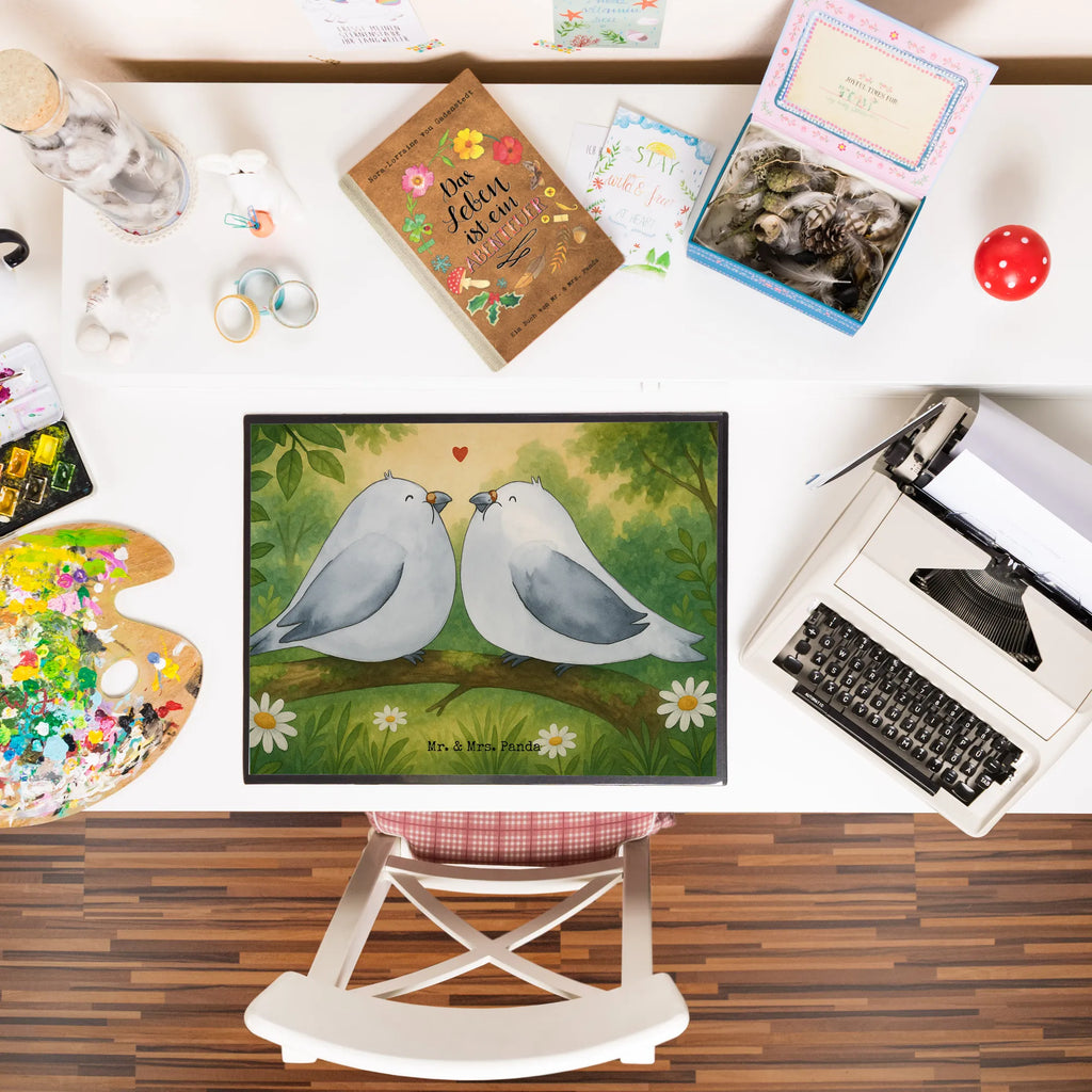 Schreibtischunterlage Turteltauben Liebe Design Schreibunterlage, Schreibtischauflage, Bürobedarf, Büroartikel, Schreibwaren, Schreibtisch Unterlagen, Schreibtischunterlage Groß, Liebe, Partner, Freund, Freundin, Ehemann, Ehefrau, Heiraten, Verlobung, Heiratsantrag, Liebesgeschenk, Jahrestag, Hocheitstag, Turteltauben, Turteltäubchen, Tauben, Verliebt, Verlobt, Verheiratet, Geschenk Freundin, Geschenk Freund, Liebesbeweis, Hochzeitstag, Geschenk Hochzeit