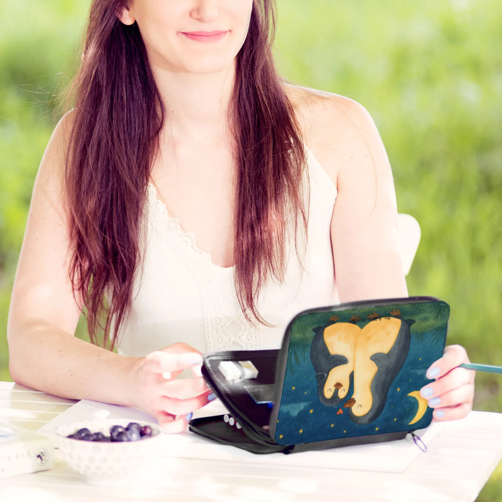 Federmappe Pinguine Einschlafen Design Stiftetasche, Kinder Federmappe, Federmäppchen, Einschulung, Federmäppchen bedruckt, Motiv, Bestückte Federmappe, Stifterolle, Schülerin, Geschenk, Federmappe, Büro Stifte Etui, Schüler, Stifte Etui, Grundschule, Kind, Schule, Federmappe Einschulung, Liebe, Partner, Freund, Freundin, Ehemann, Ehefrau, Heiraten, Verlobung, Heiratsantrag, Liebesgeschenk, Jahrestag, Hocheitstag, Geschenk für Freundin, Mitbringsel, Valentinstag, Liebesbeweis, Hochzeitstag, für Männer, Geschenk für Partner, Geschenk für Frauen, für Ehemann