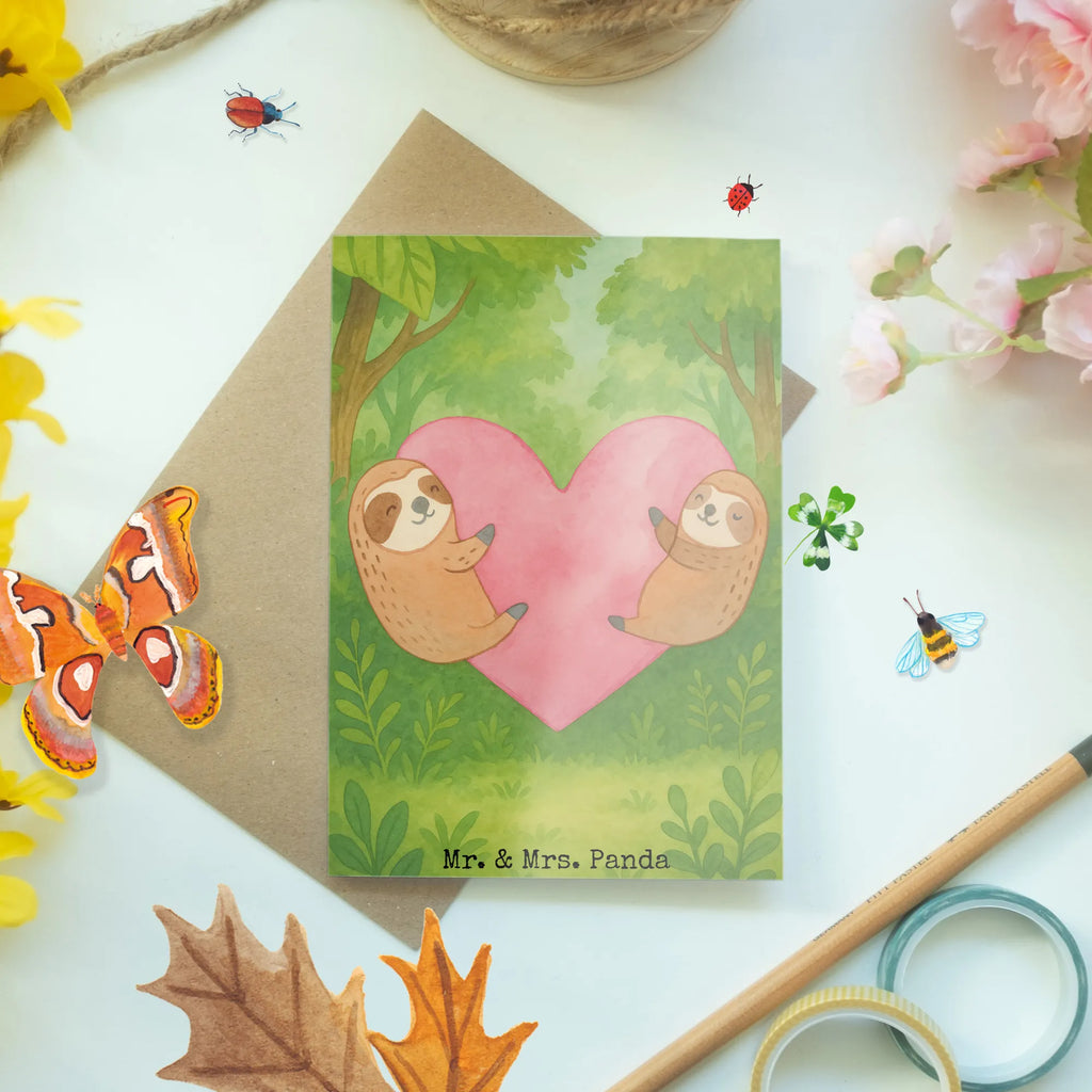 Grußkarte Faultiere Herz Design Grußkarte, Klappkarte, Einladungskarte, Glückwunschkarte, Hochzeitskarte, Geburtstagskarte, Karte, Ansichtskarten, Liebe, Partner, Freund, Freundin, Ehemann, Ehefrau, Heiraten, Verlobung, Heiratsantrag, Liebesgeschenk, Jahrestag, Hocheitstag, Valentinstag, Geschenk für Frauen, Hochzeitstag, Mitbringsel, Geschenk für Freundin, Geschenk für Partner, Liebesbeweis, für Männer, für Ehemann