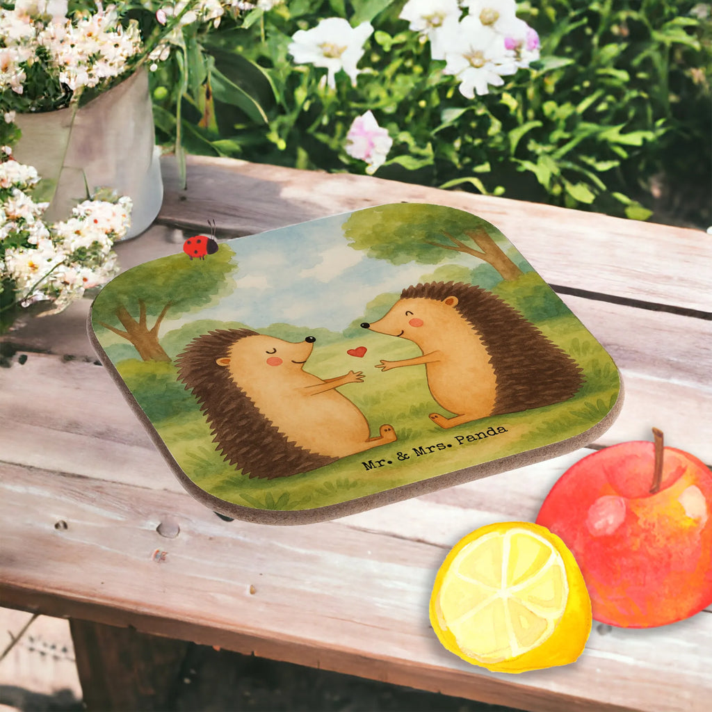 Square coaster Hedgehogs in love Design Untersetzer, Bierdeckel, Glasuntersetzer, Untersetzer Gläser, Getränkeuntersetzer, Untersetzer aus Holz, Untersetzer für Gläser, Korkuntersetzer, Untersetzer Holz, Holzuntersetzer, Tassen Untersetzer, Untersetzer Design, Liebe, Partner, Freund, Freundin, Ehemann, Ehefrau, Heiraten, Verlobung, Heiratsantrag, Liebesgeschenk, Jahrestag, Hocheitstag, Verliebt, Verlobt, Verheiratet, Geschenk, Liebesbeweis, Hochzeitstag, Hochzeit, Igel