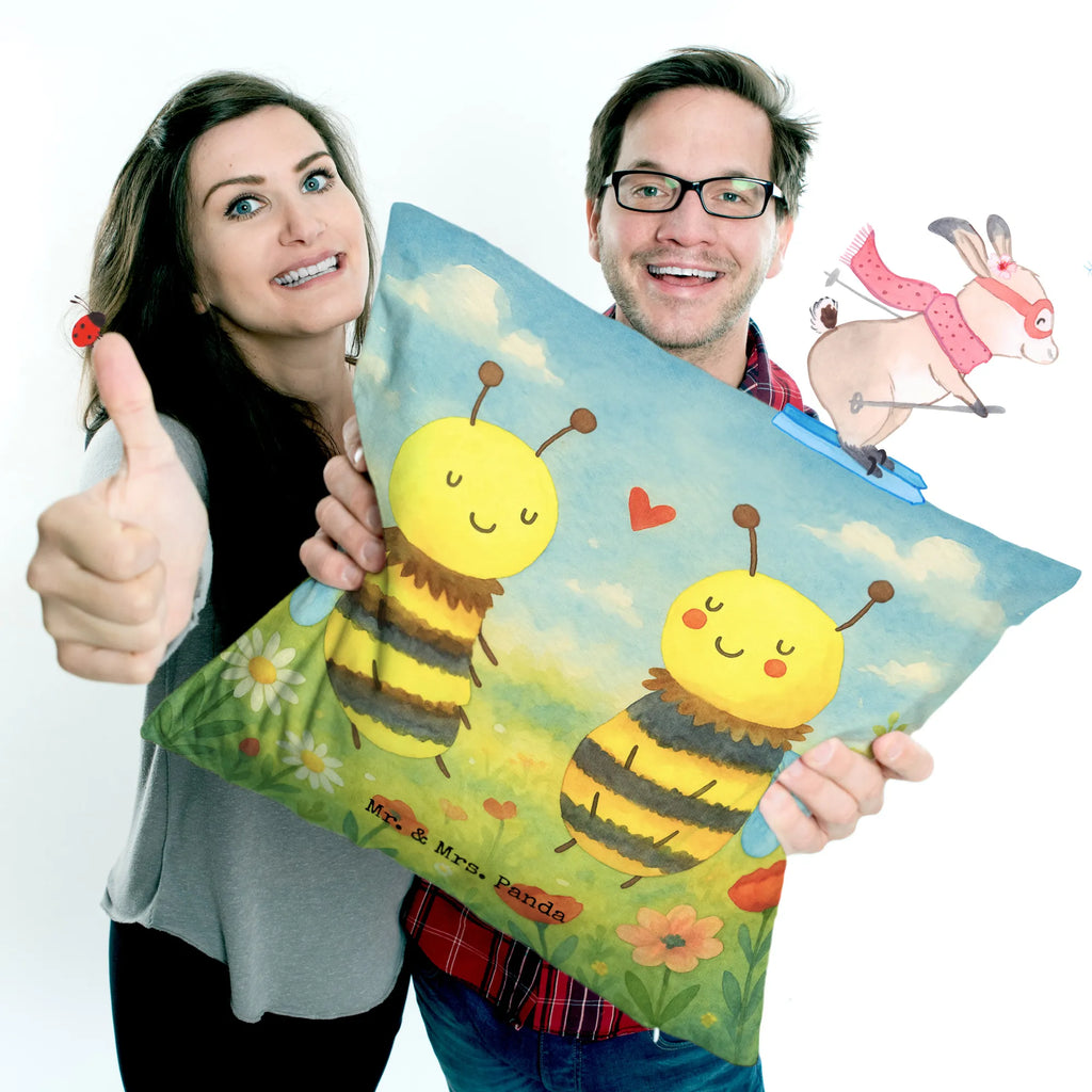Cushion bee In love Design Kissenhülle, Kopfkissen, Sofakissen, Dekokissen, Motivkissen, sofakissen, sitzkissen, Kissen, Kissenbezüge, Kissenbezug 40x40, Kissen 40x40, Kissenhülle 40x40, Zierkissen, Couchkissen, Dekokissen Sofa, Sofakissen 40x40, Dekokissen 40x40, Kopfkissen 40x40, Kissen 40x40 Waschbar, Biene, Wespe, Hummel