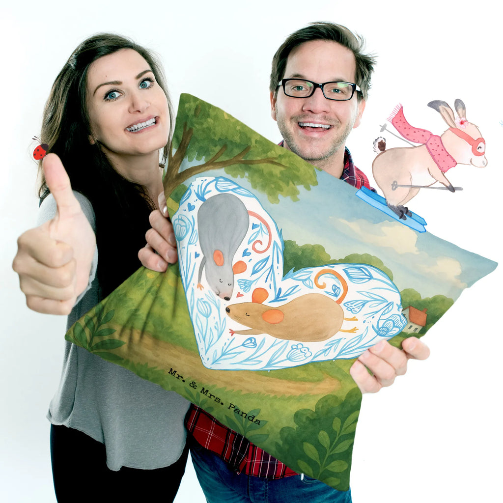 Cushion Mice heart Design Kissen 40x40, Kissenbezug 40x40, Sofakissen, Motivkissen, Kopfkissen, Dekokissen Sofa, Kissen 40x40 Waschbar, Dekokissen 40x40, sofakissen, sitzkissen, Kissenhülle, Kissenbezüge, Kissen, Zierkissen, Kopfkissen 40x40, Sofakissen 40x40, Dekokissen, Couchkissen, Kissenhülle 40x40, Liebe, Partner, Freund, Freundin, Ehemann, Ehefrau, Heiraten, Verlobung, Heiratsantrag, Liebesgeschenk, Jahrestag, Hocheitstag, Hochzeit, Gemeinsamkeit, Mäuse, Liebesbotschaft, Liebesbeweis, Love, Lieblingsmensch, Maus, Geschenk für zwei